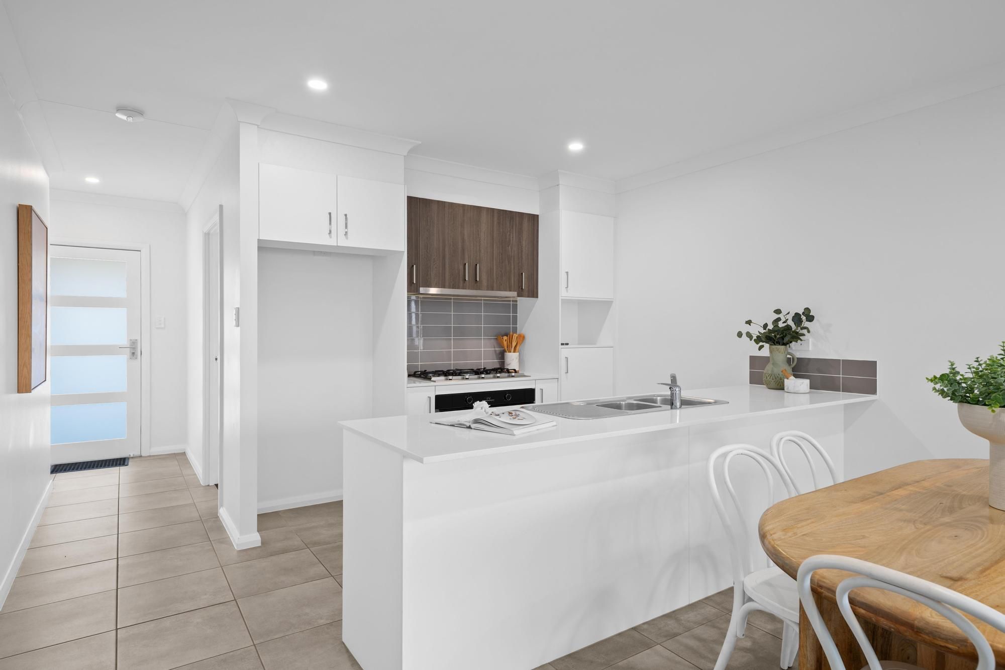 8 Torrens Parkway — photo 5 of 21