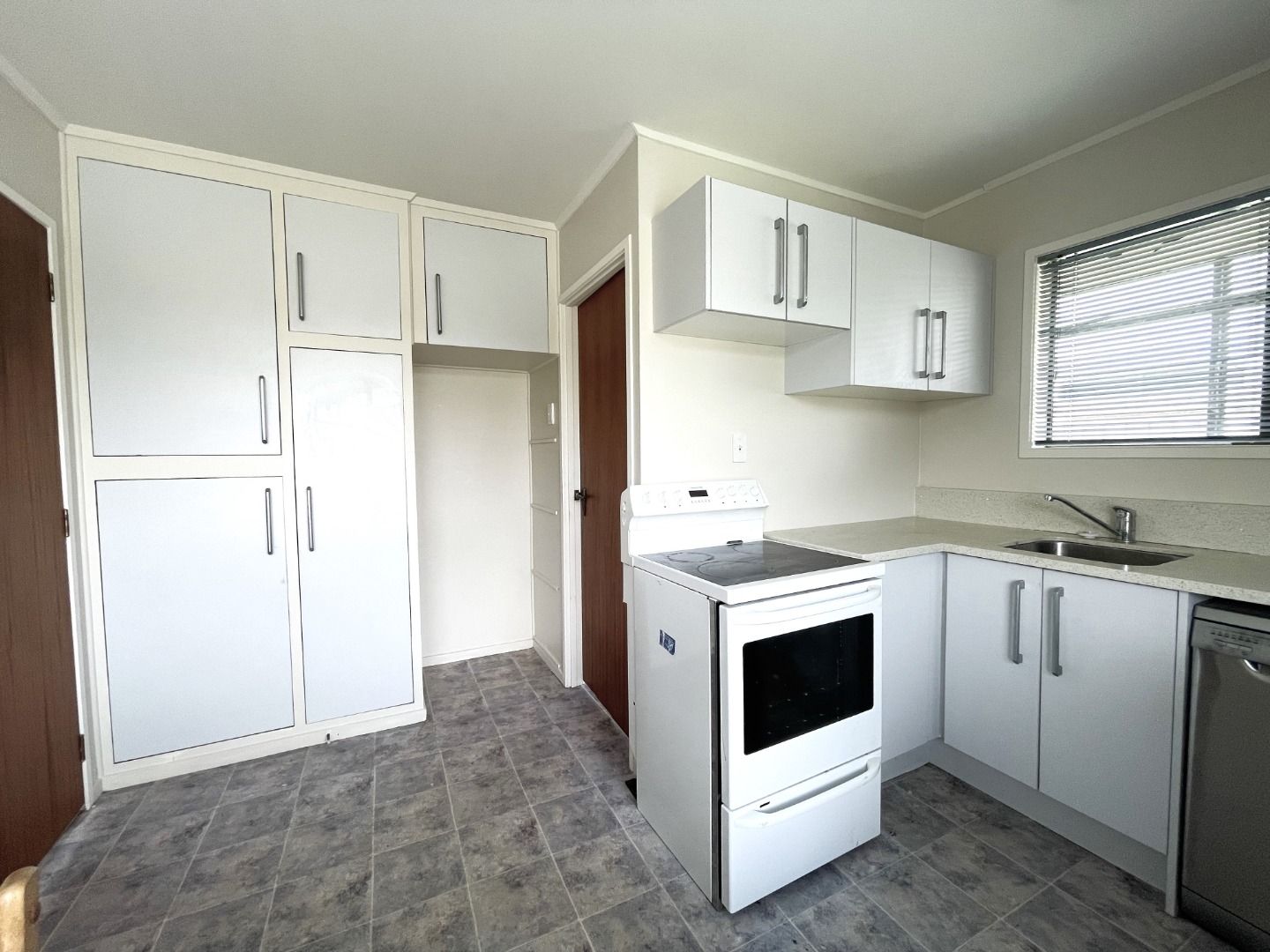 2/6 Papatahi Place, Henderson, Waitakere City