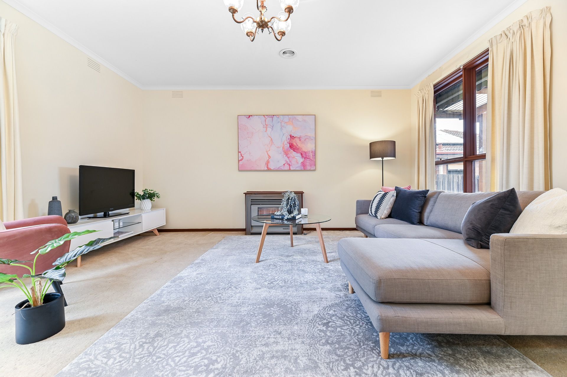 24 Tirana Street — photo 3 of 11