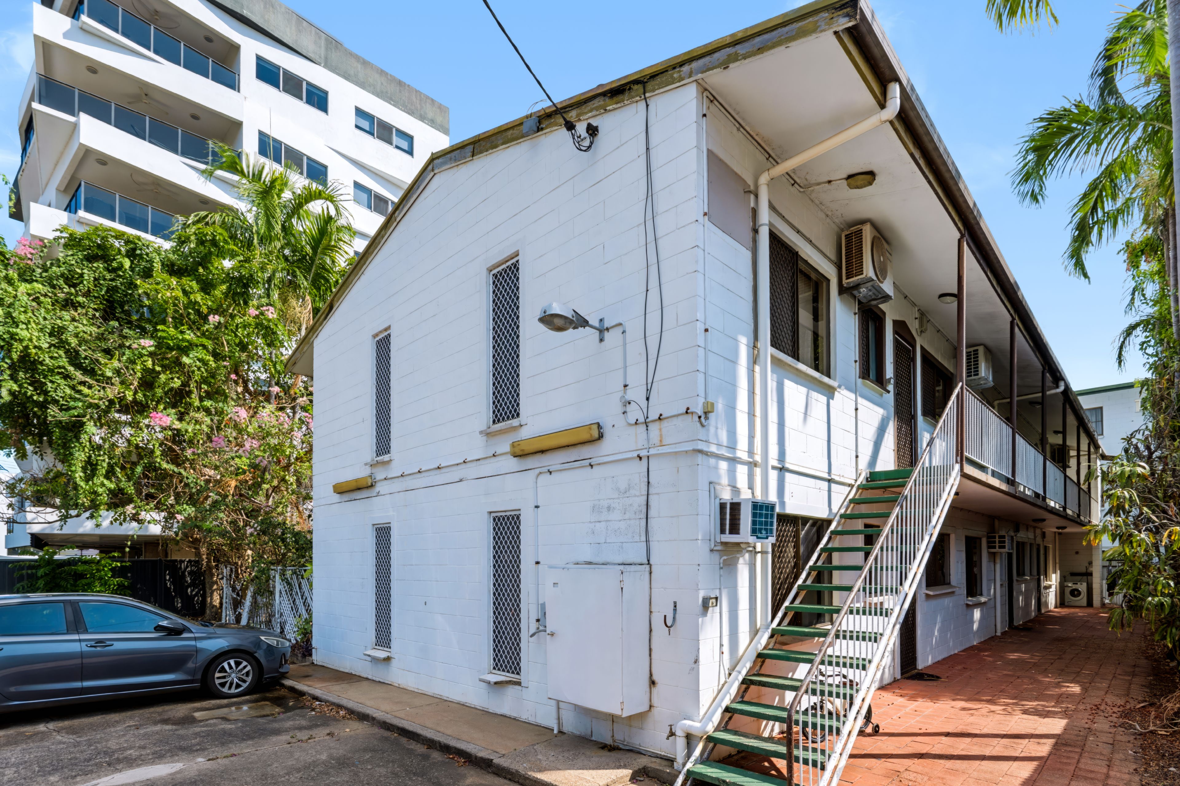 164 SMITH Street — photo 4 of 10