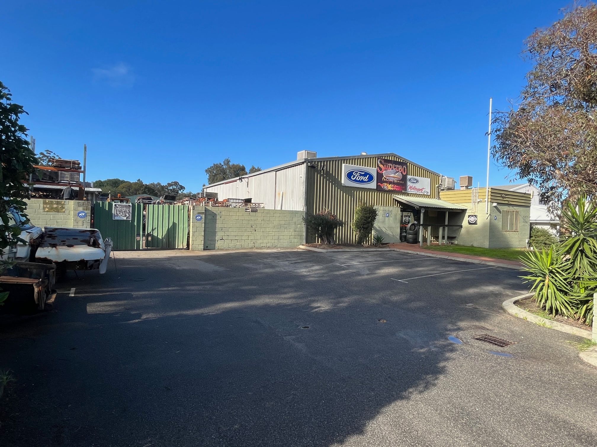 5 Burns Road, Armadale, WA 6112