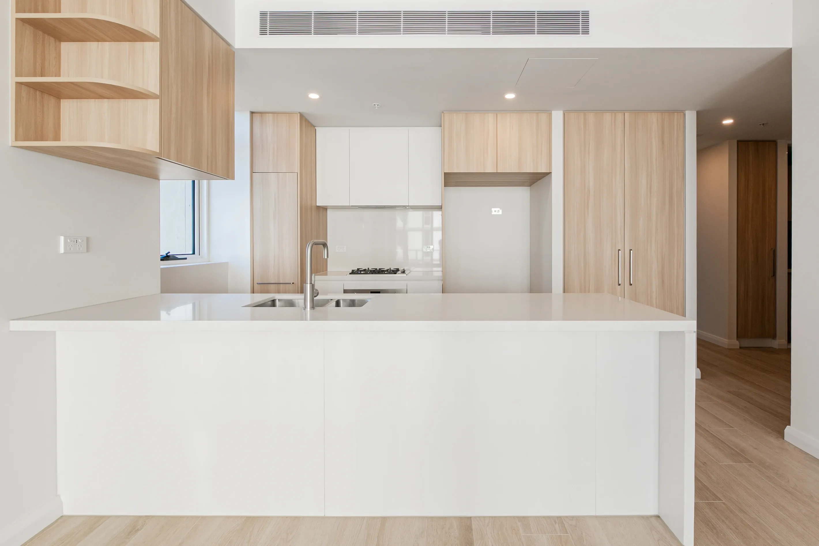 Brand NEW| Water Scenic View| Luxury Living| Unbeatable Connectivity — photo 6 of 12