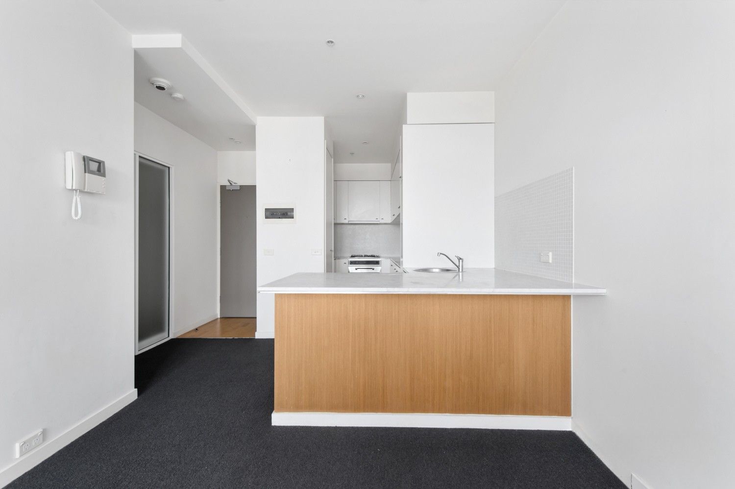 608/166 Wellington Parade — photo 4 of 11