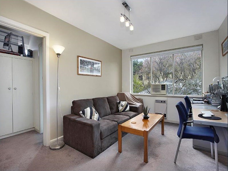 8/4 Hartpury Avenue, Elwood, VIC 3184