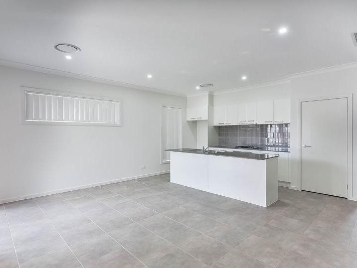 10 Goss Loop, Oran Park, NSW 2570