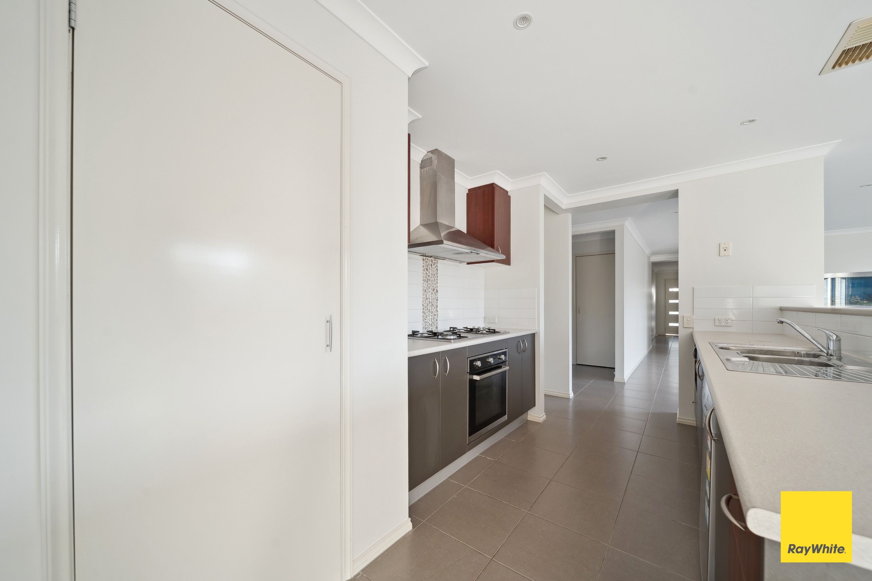 3 Acacia Park Drive — photo 4 of 17