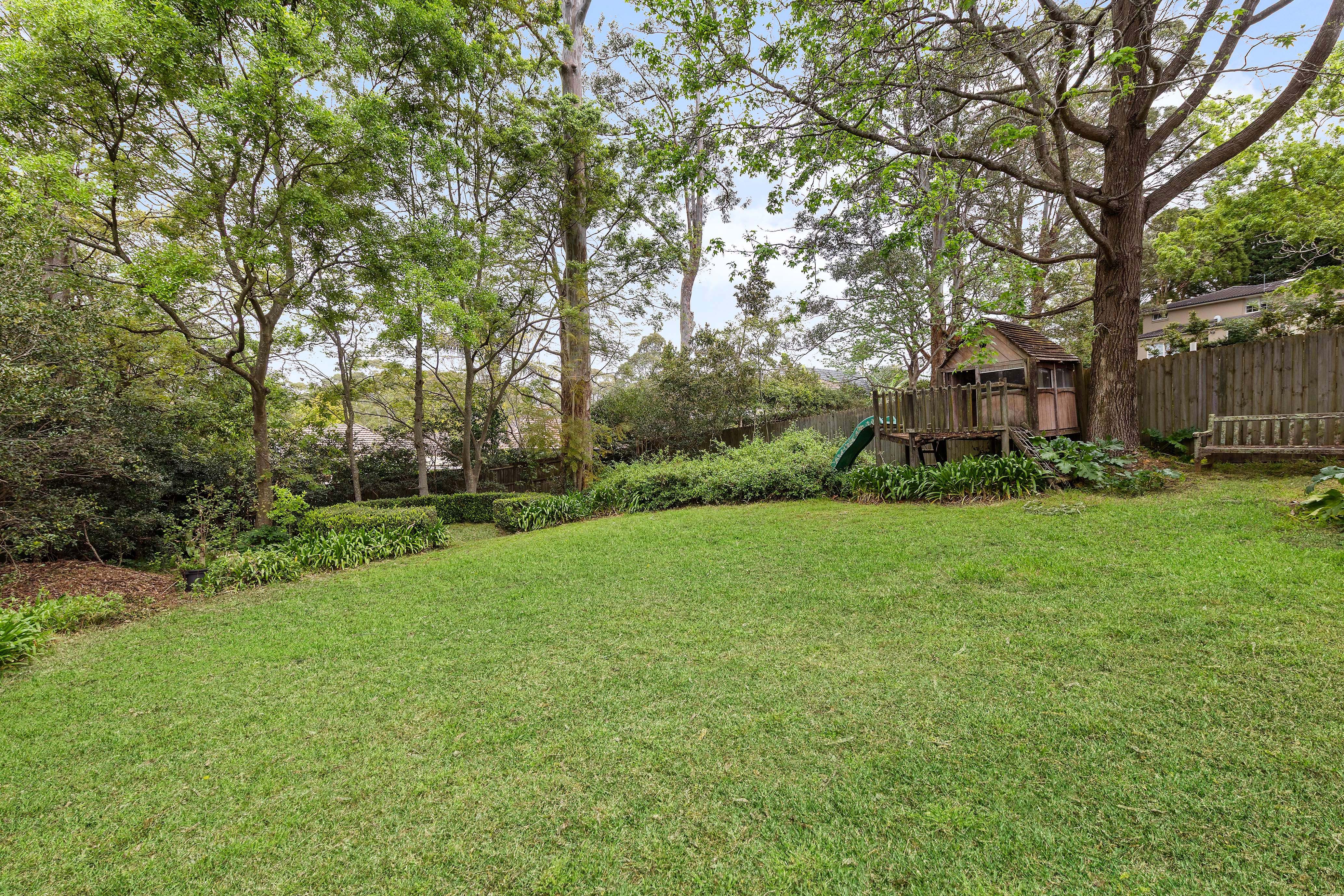 16 Crown Road — photo 9 of 11