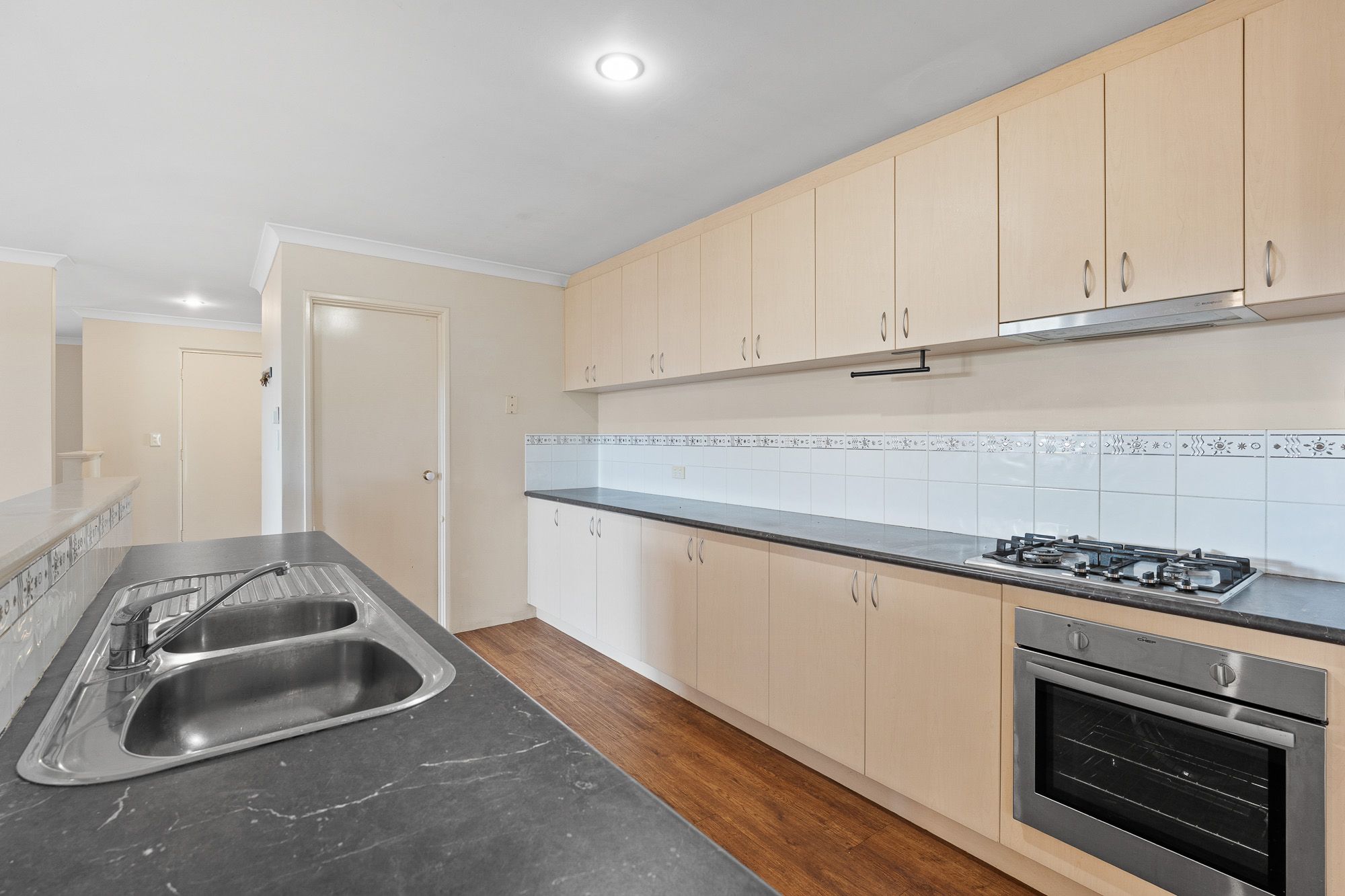 49 Tamworth Boulevard — photo 14 of 28
