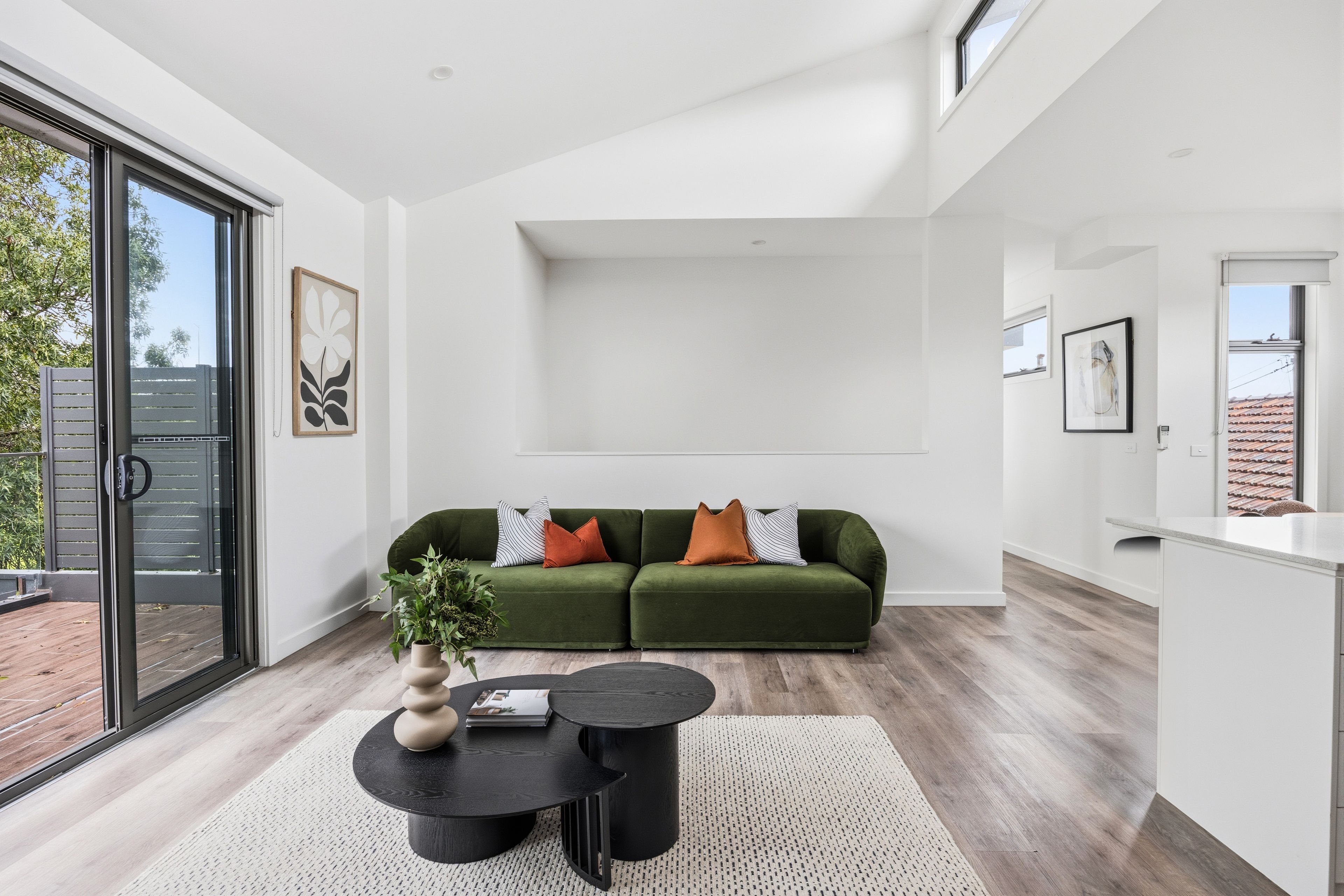 2/4 Enderly Avenue, Reservoir, VIC 3073
