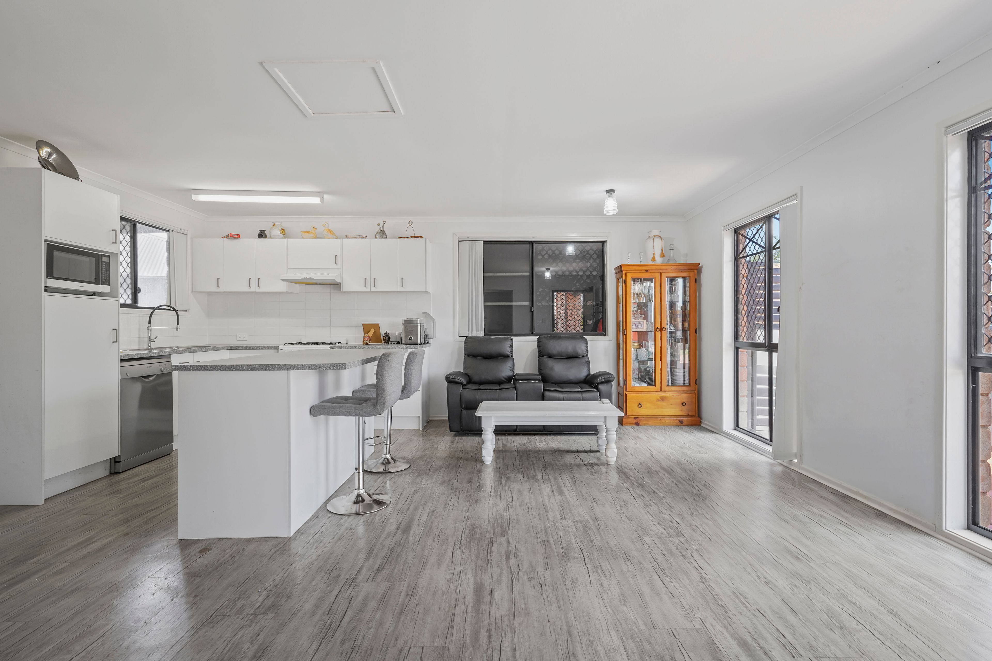 12 Cumberland Crescent — photo 8 of 30