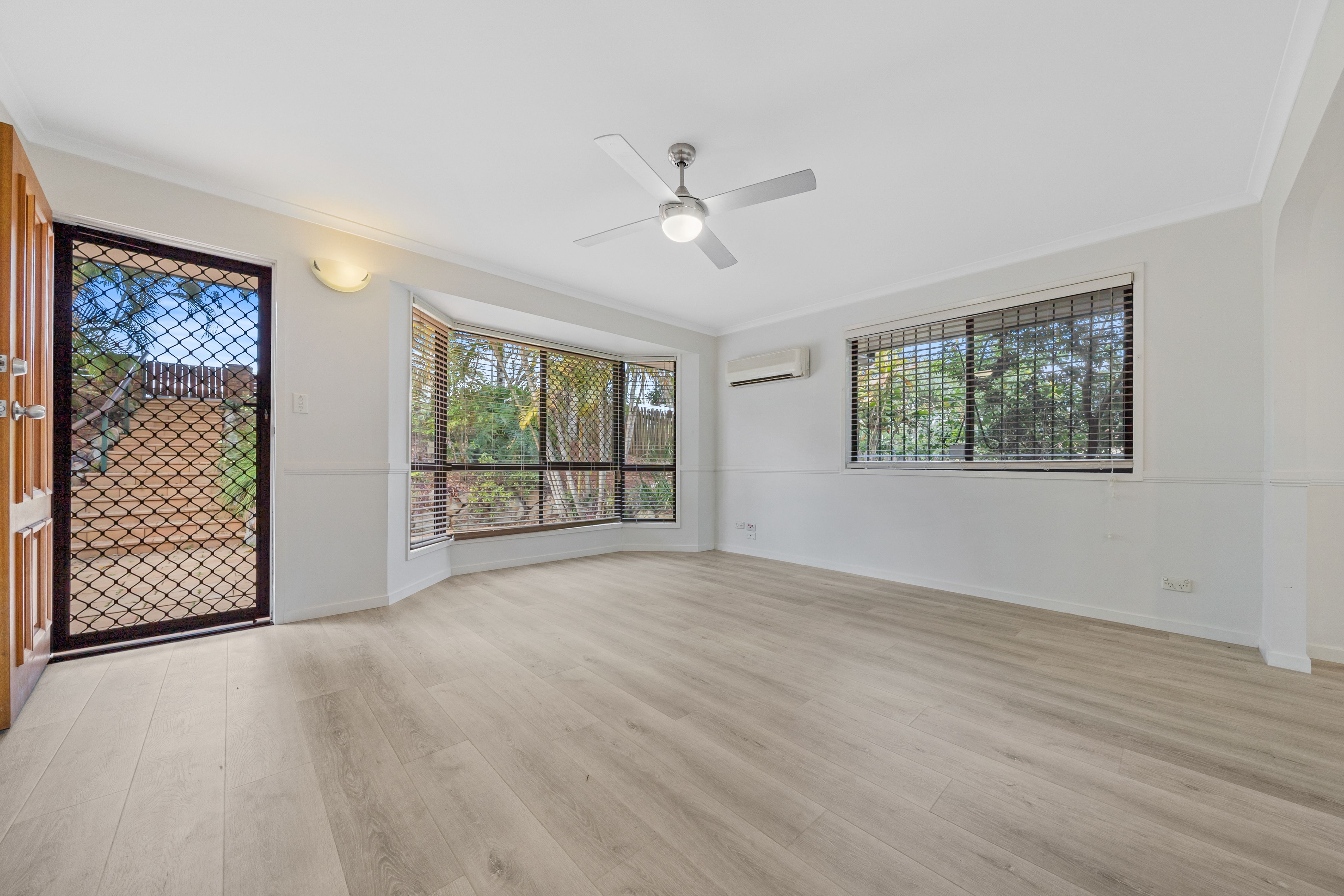 23 Truman Crescent — photo 9 of 20