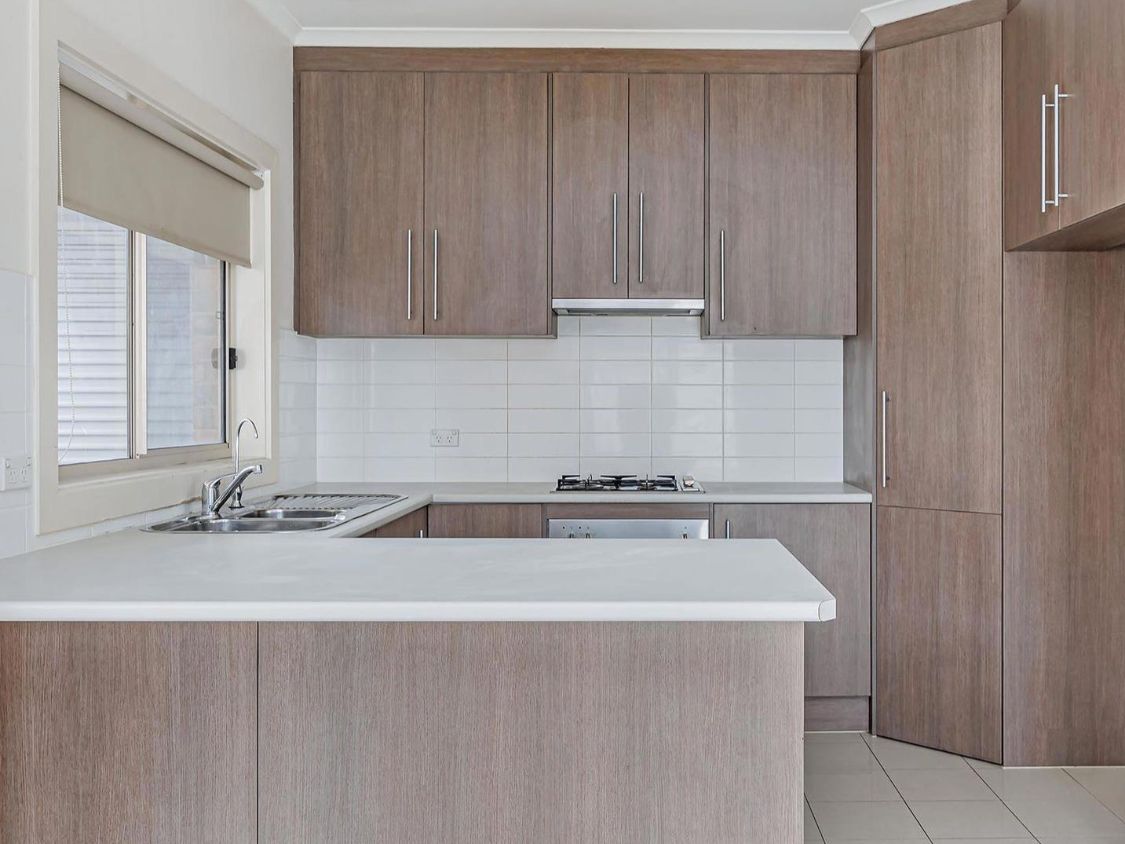 13A Dawn Avenue — photo 4 of 12