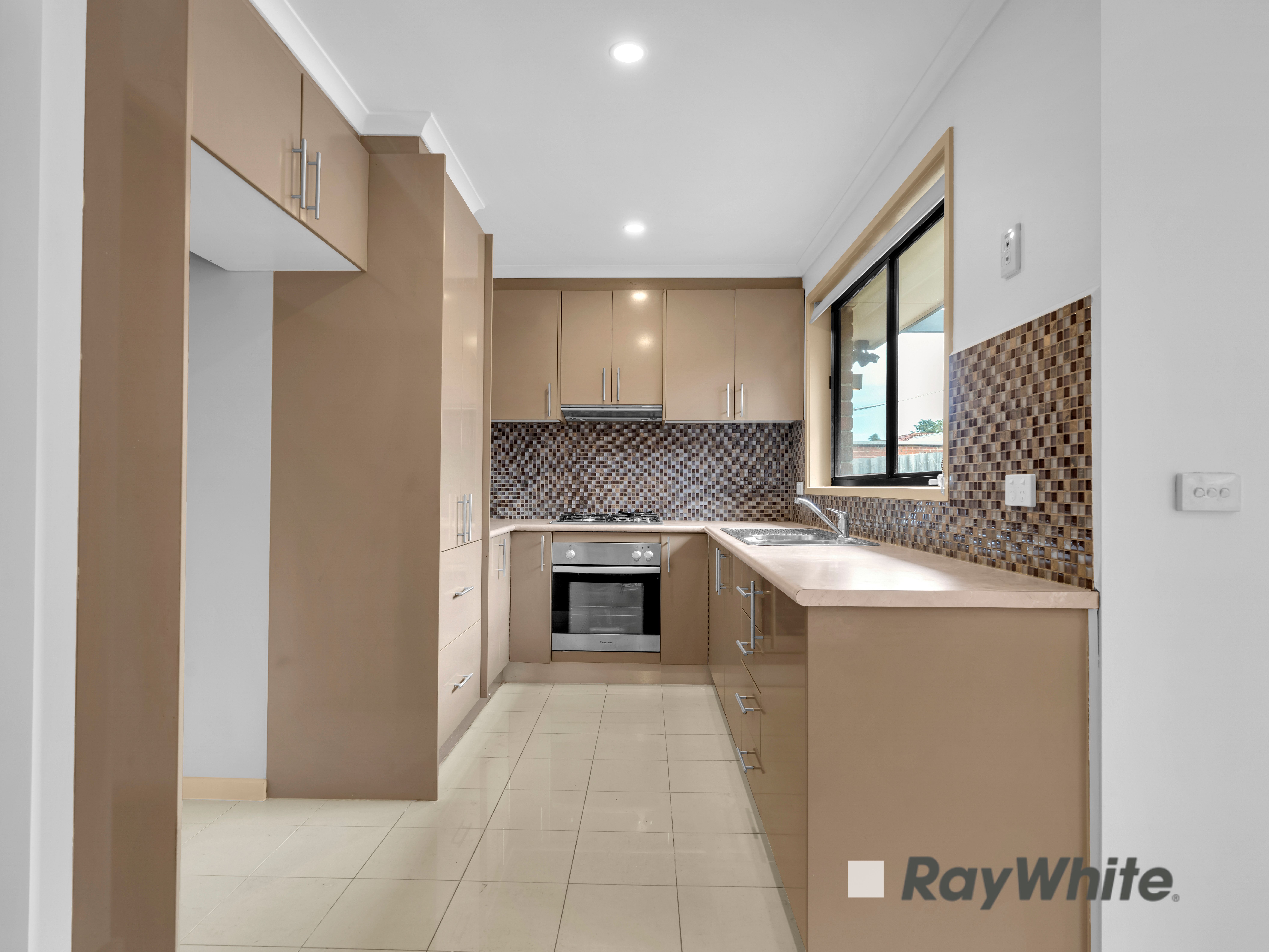 3/30-32 Blackwood Drive — photo 4 of 11