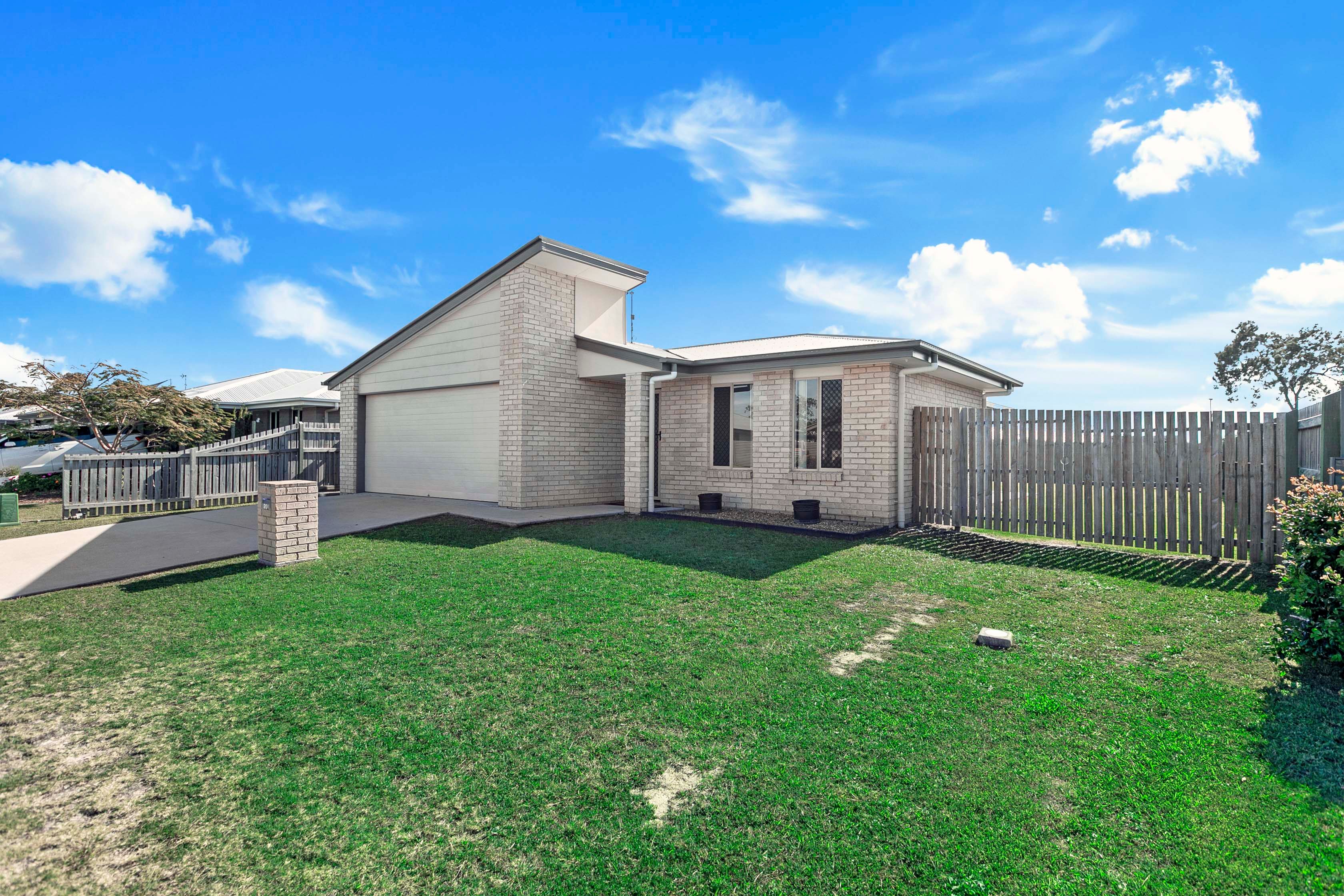 20 Larissa Way, Urangan, QLD 4655