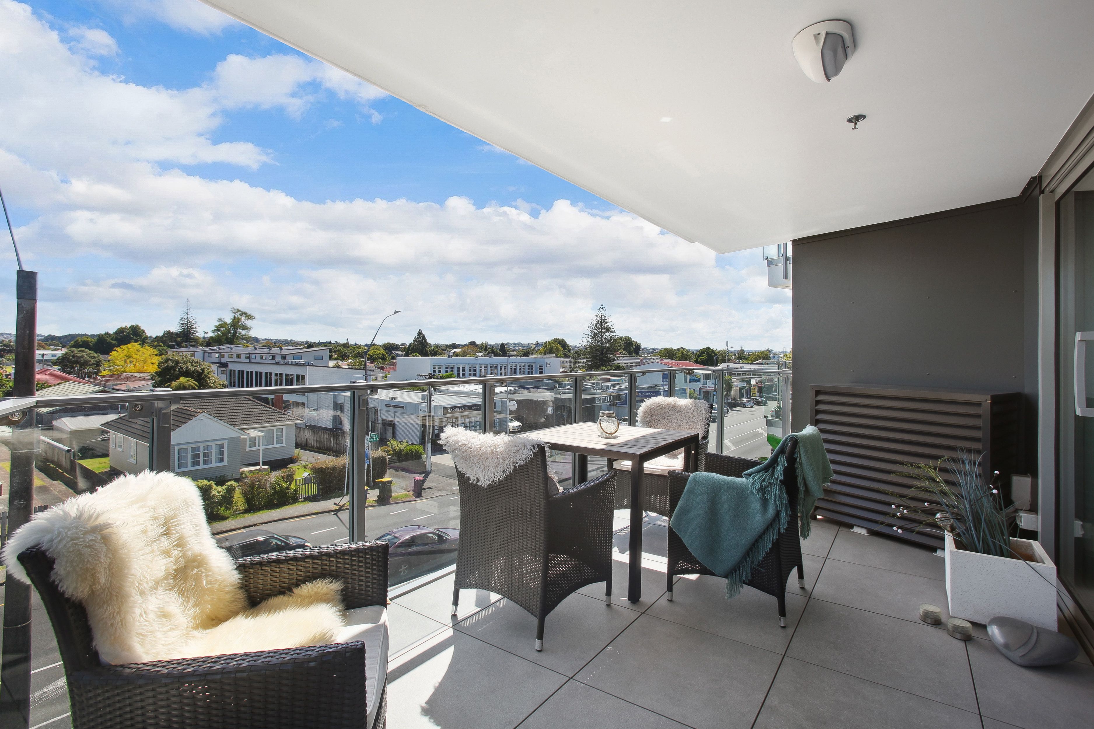 2A/84 Gunner Drive, Te Atatu Peninsula, Waitakere City