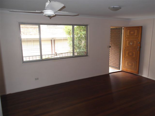 2/158 Frank Street, Labrador, QLD 4215