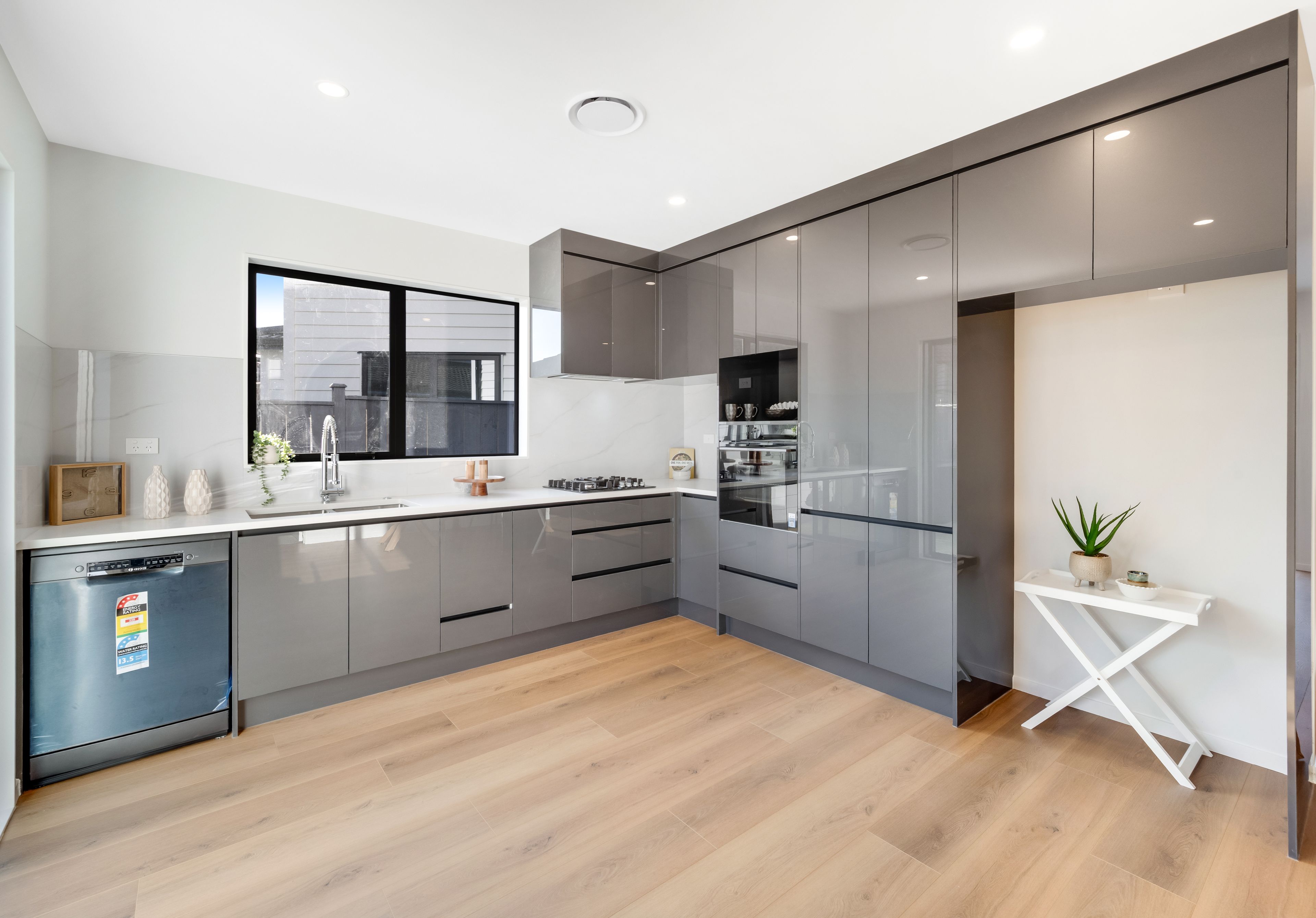 2/57 Sunderlands Road, Bucklands Beach, Manukau City