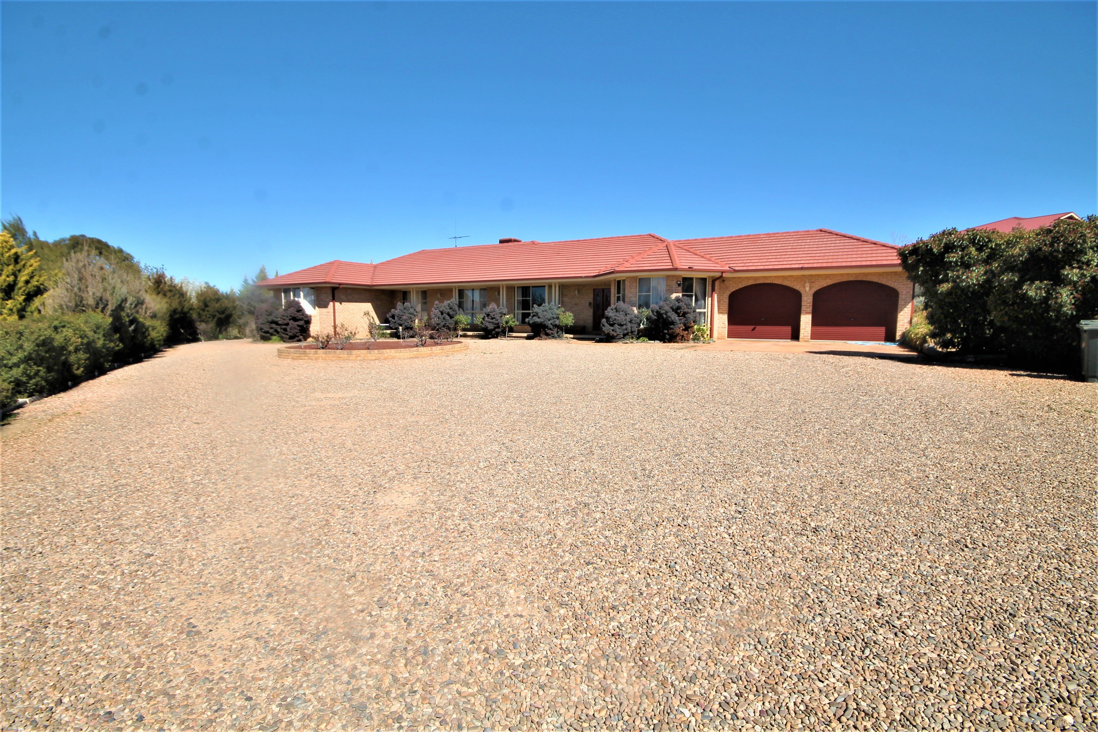 4 Forsythe Avenue, Young, NSW 2594