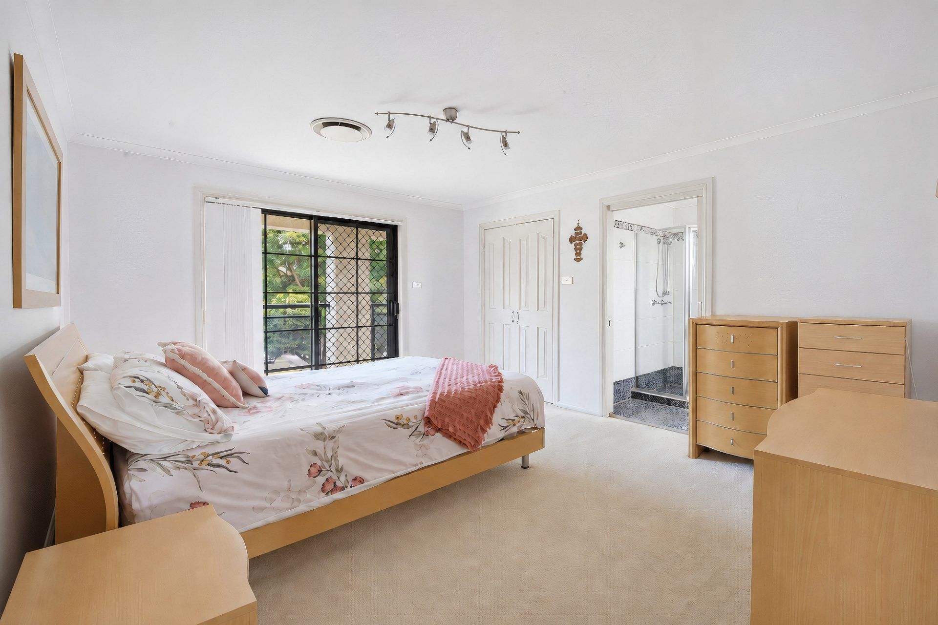 4 Kurrajong Road — photo 7 of 11