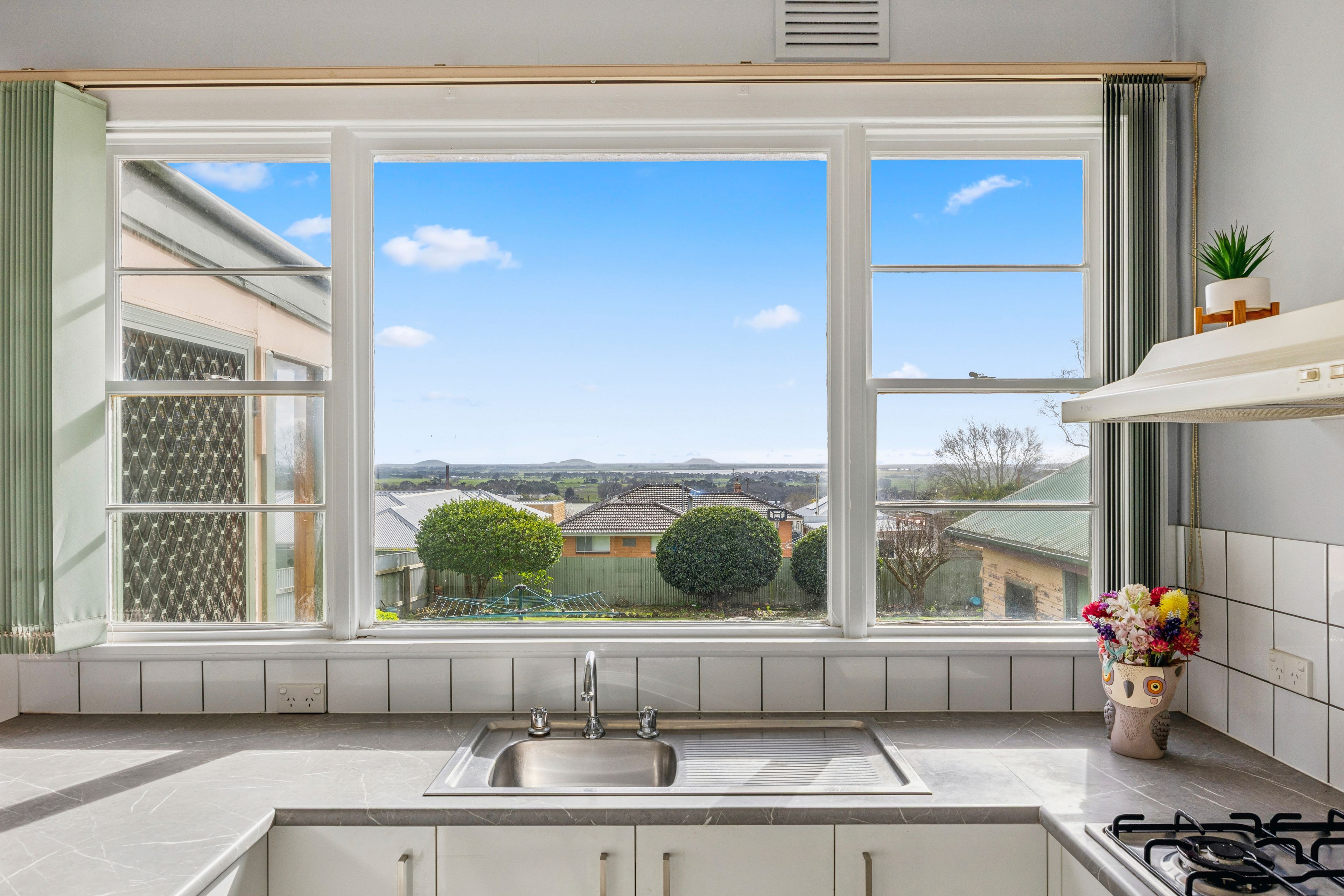 18 Dimora Avenue, Camperdown, VIC 3260