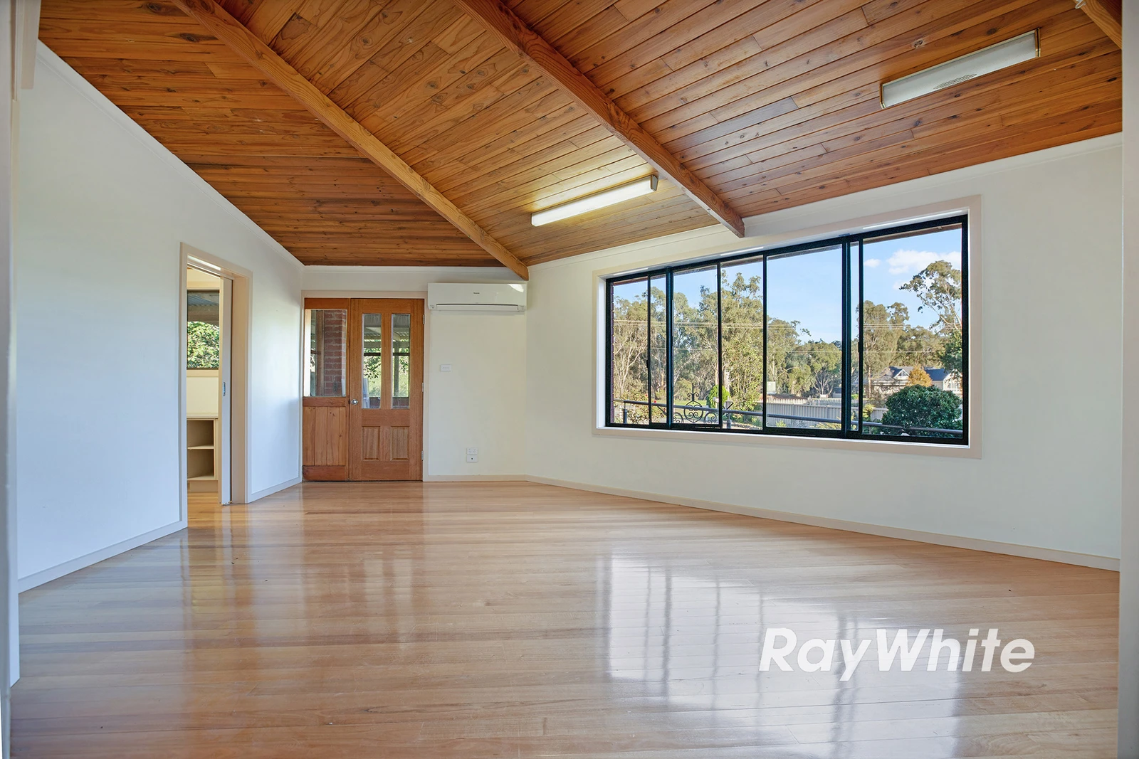 111 High Street, Rochester, VIC 3561