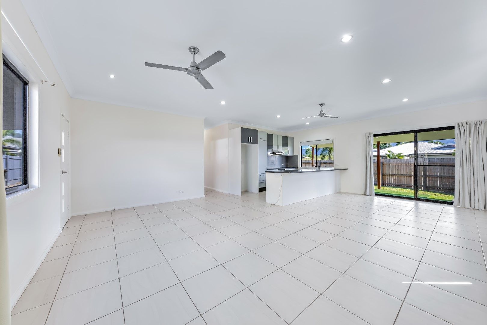 1/59 South Molle Boulevard, Cannonvale, QLD 4802