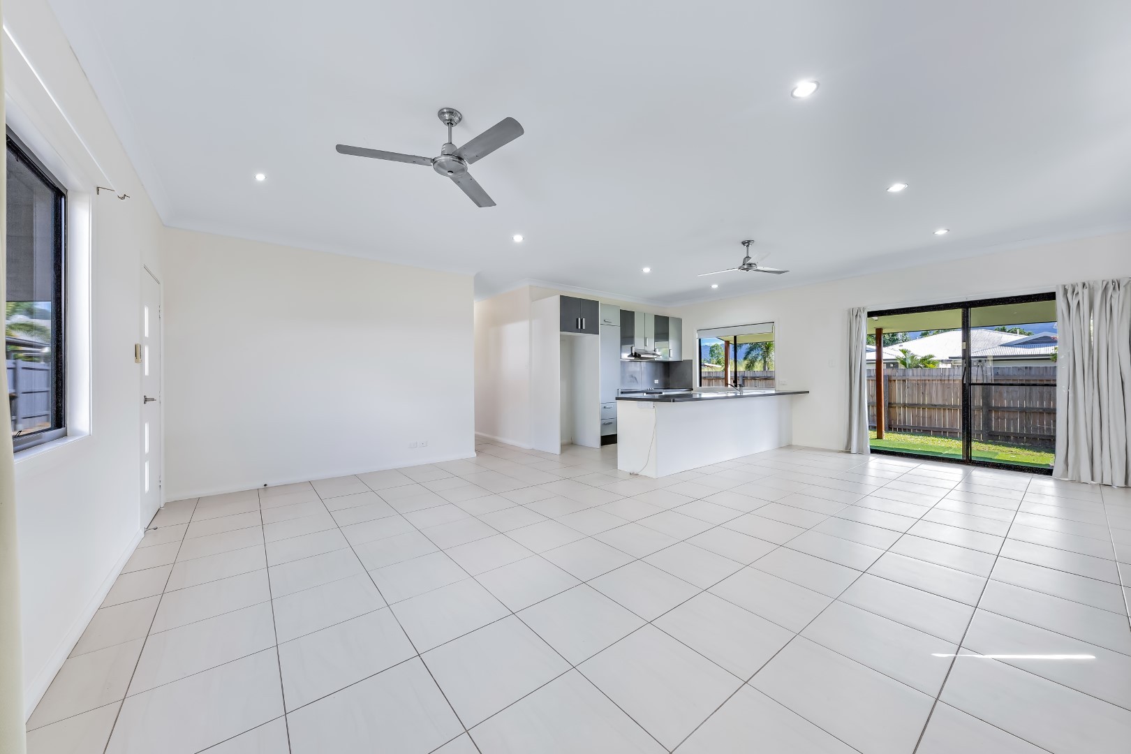 1/59 South Molle Boulevard, Cannonvale, QLD 4802