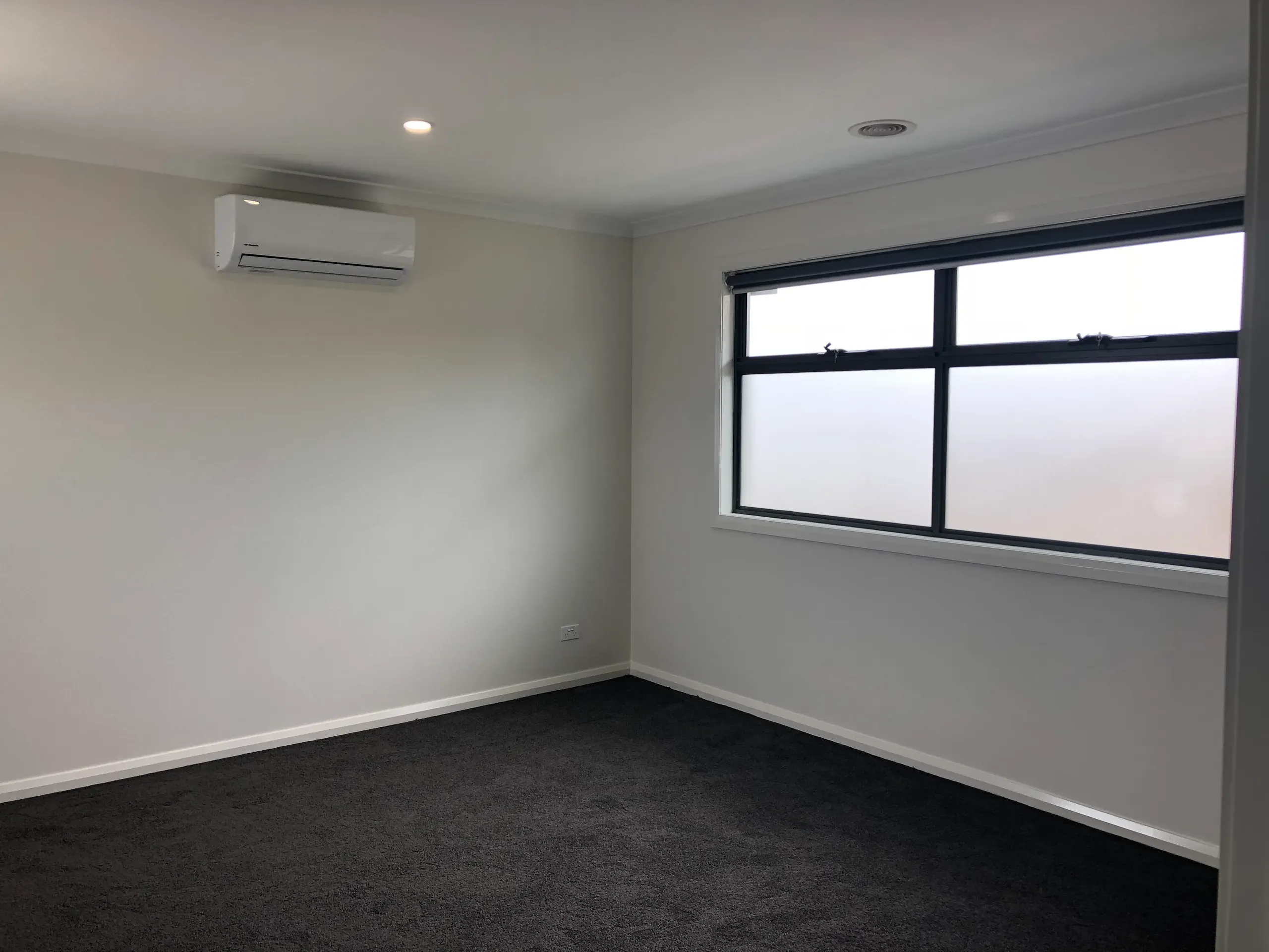 1/9 Dorrington Avenue — photo 3 of 5