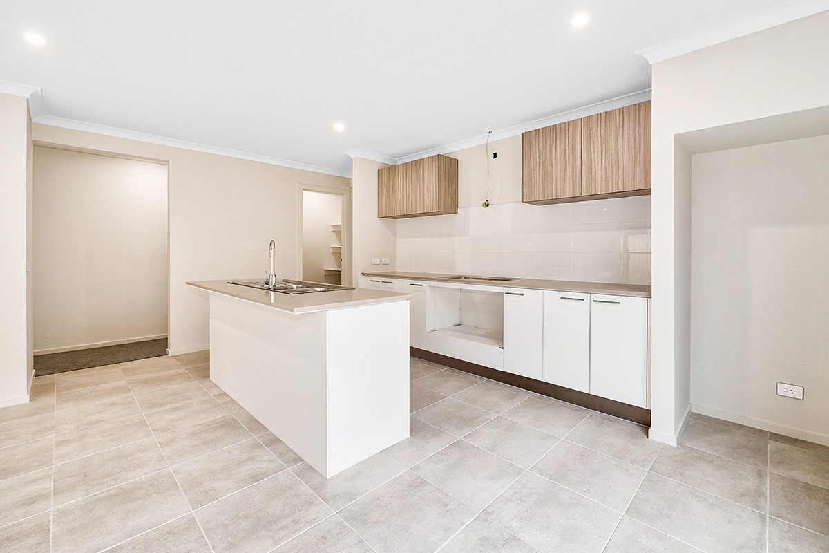 35 Outfield Road, Clyde, VIC 3978