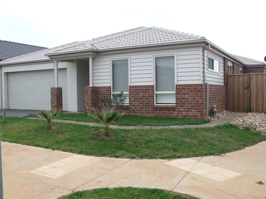 2 Foyle Crescent, Melton South, VIC 3338