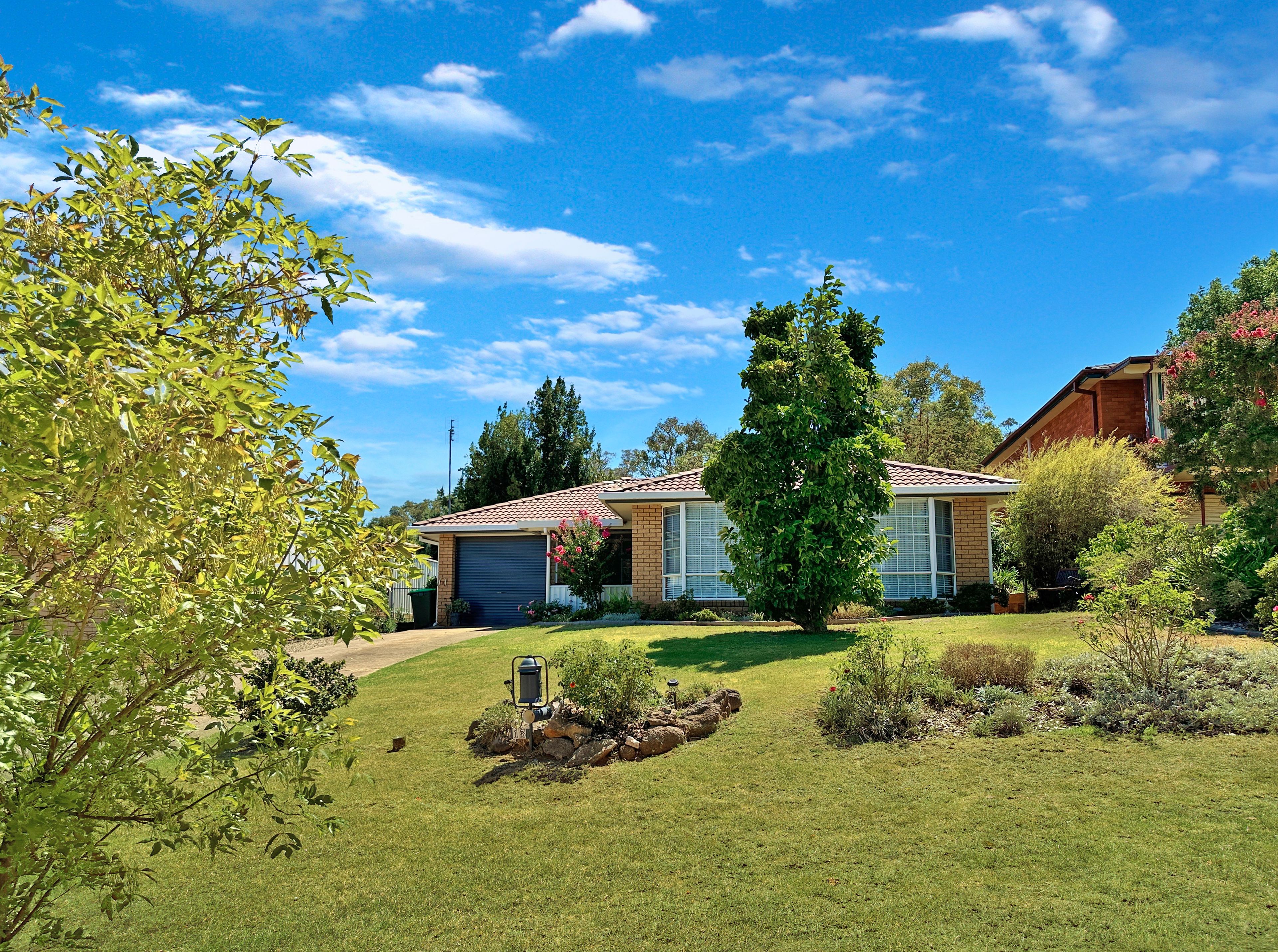 13 Barwang Street, Young NSW 2594