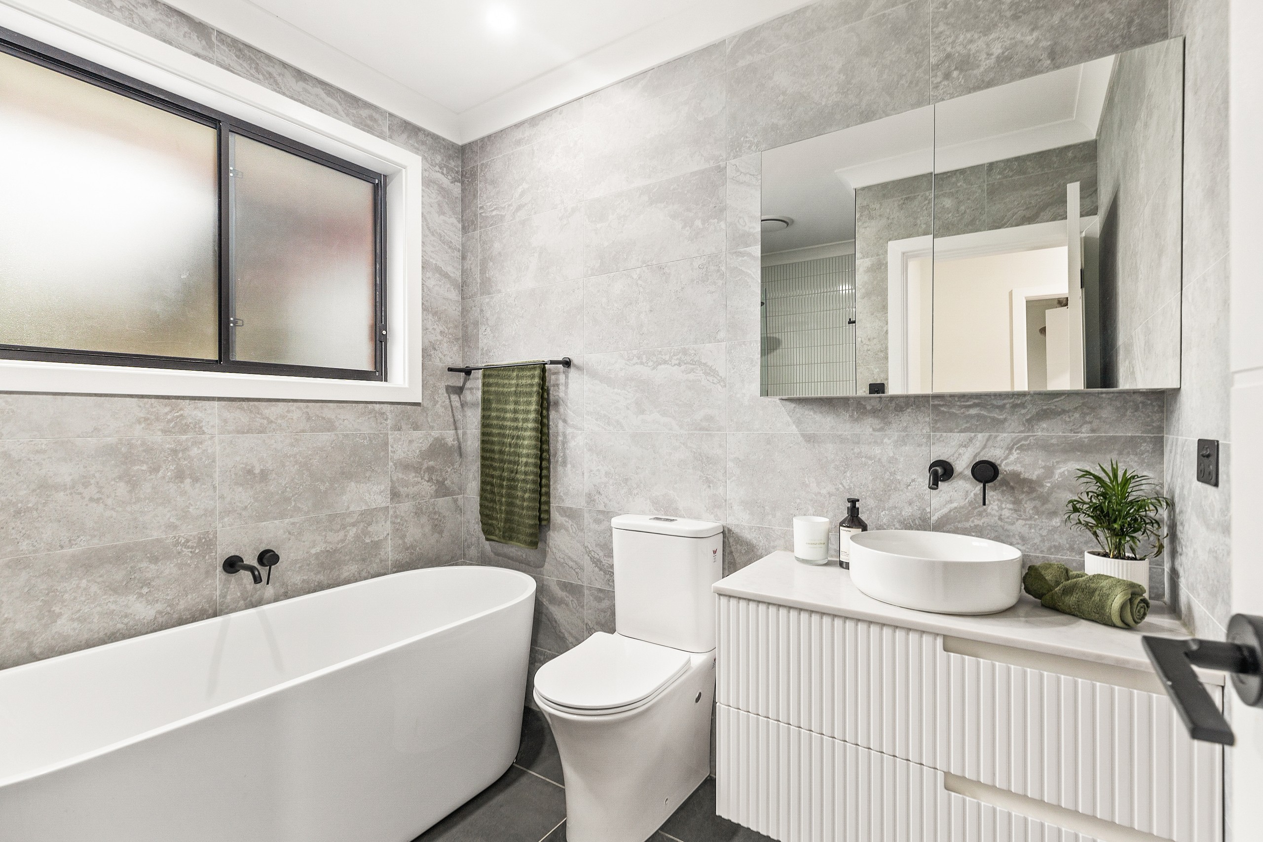 17 Beverley Avenue, Unanderra, NSW 2526