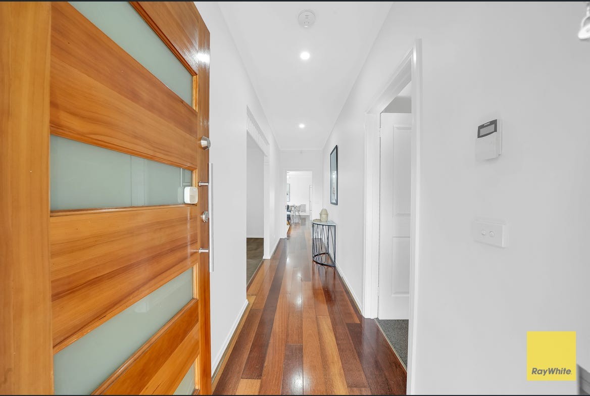 9 Heysen Parkway, Caroline Springs, VIC 3023