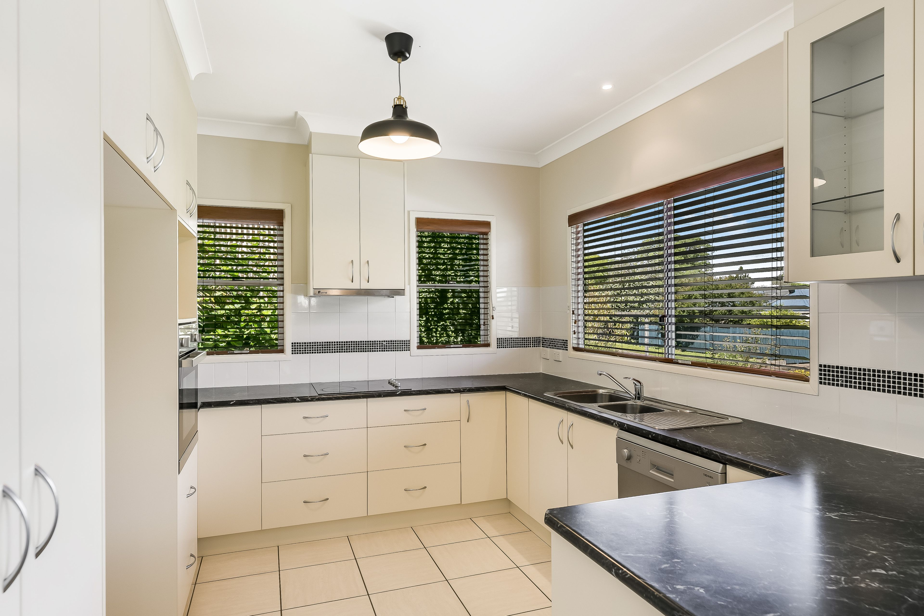 9 Spieker Street, Mount Lofty, QLD 4350