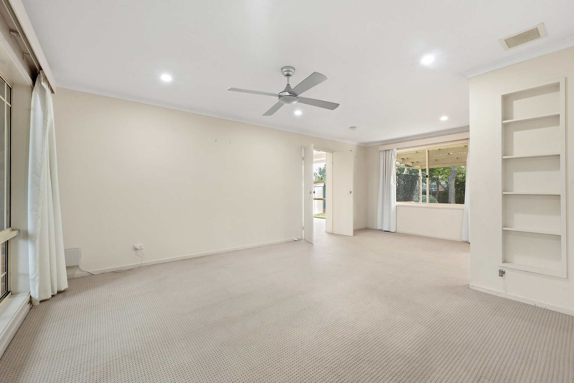 4 Miles Place, Jerrabomberra, NSW 2619