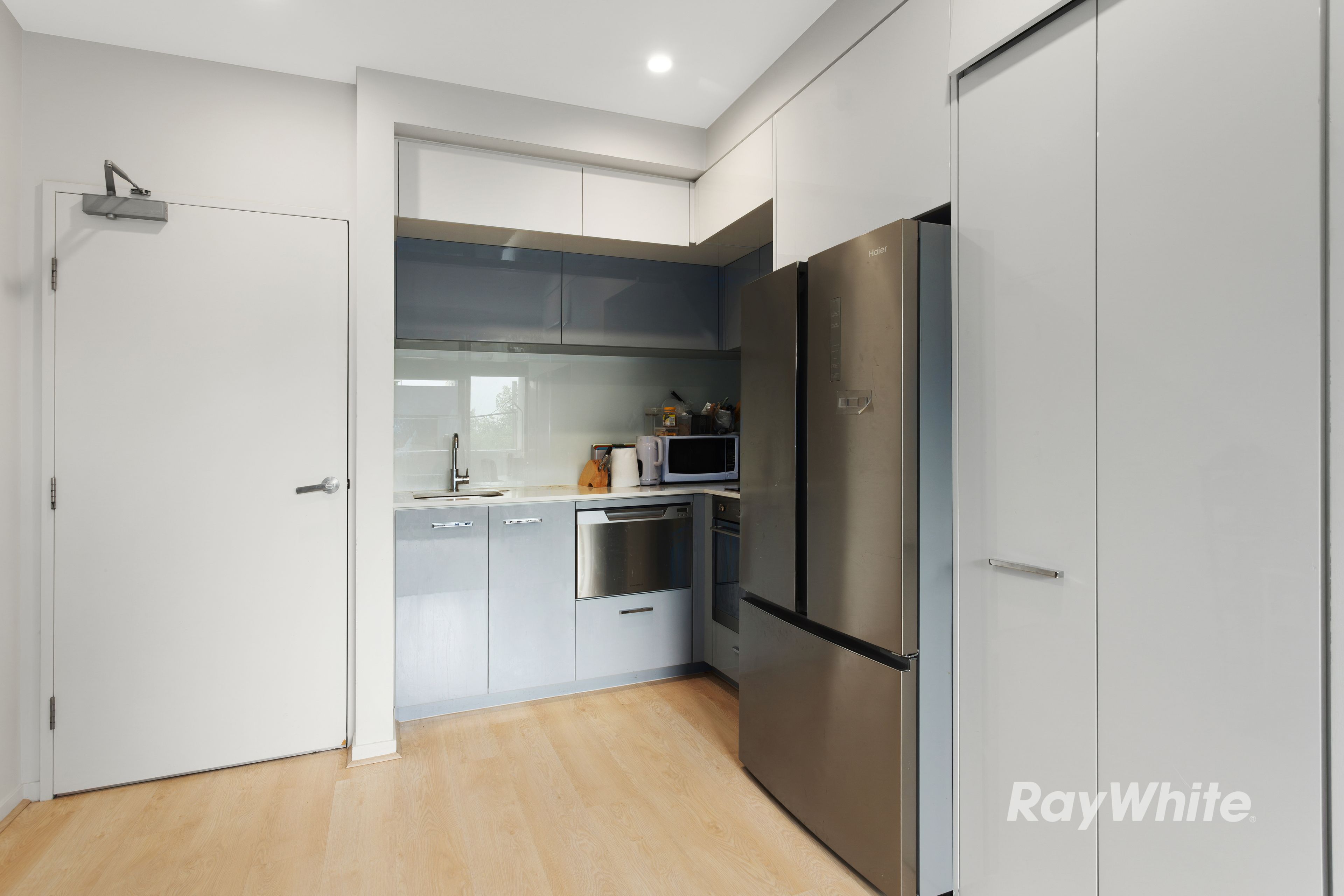 101/2A Clarence Street — photo 4 of 9