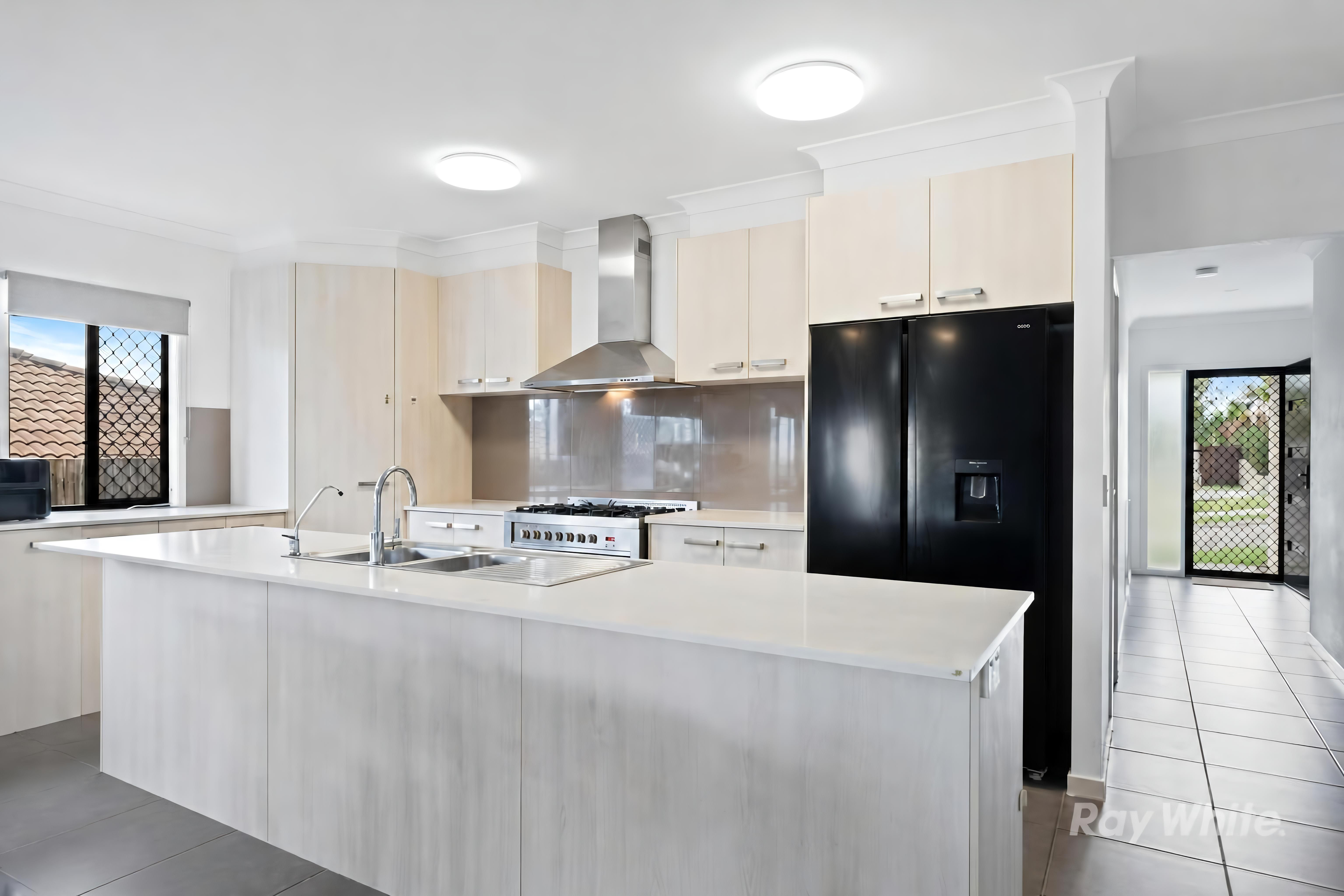 27 Ellenborough Avenue — photo 10 of 18