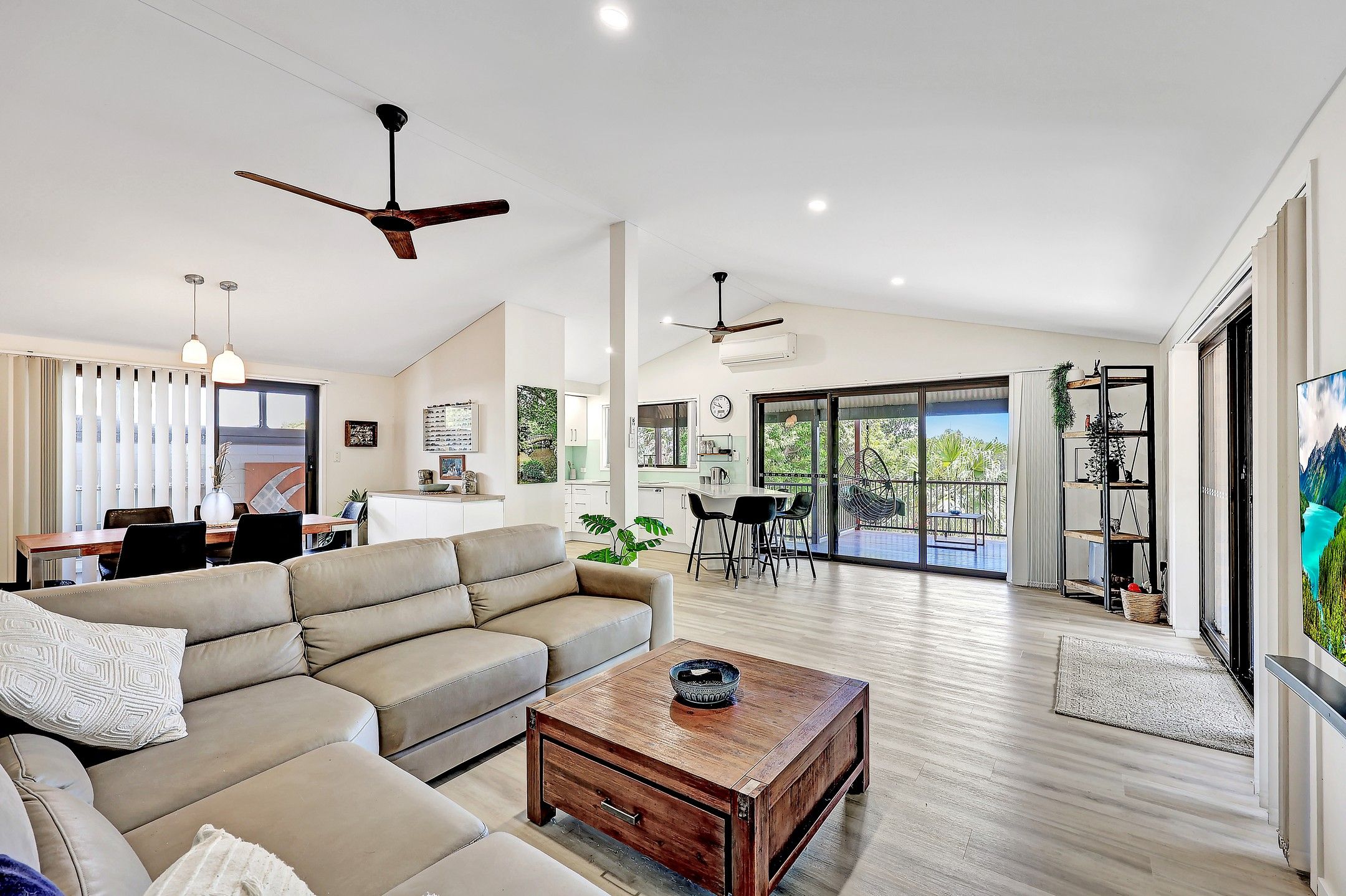 15 Pandanus Crescent — photo 12 of 30