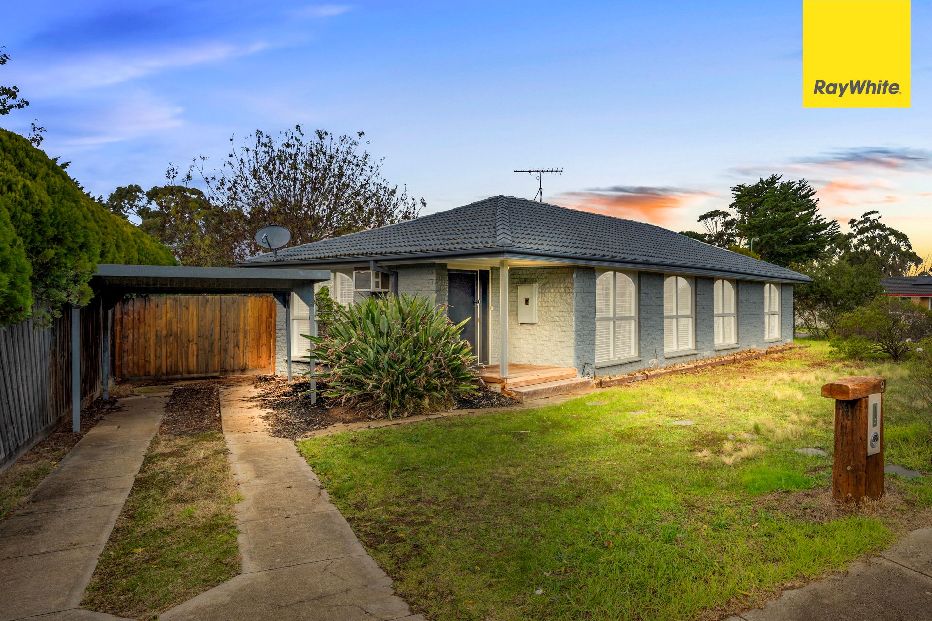 9 Linlithgow Way, Melton West VIC 3337
