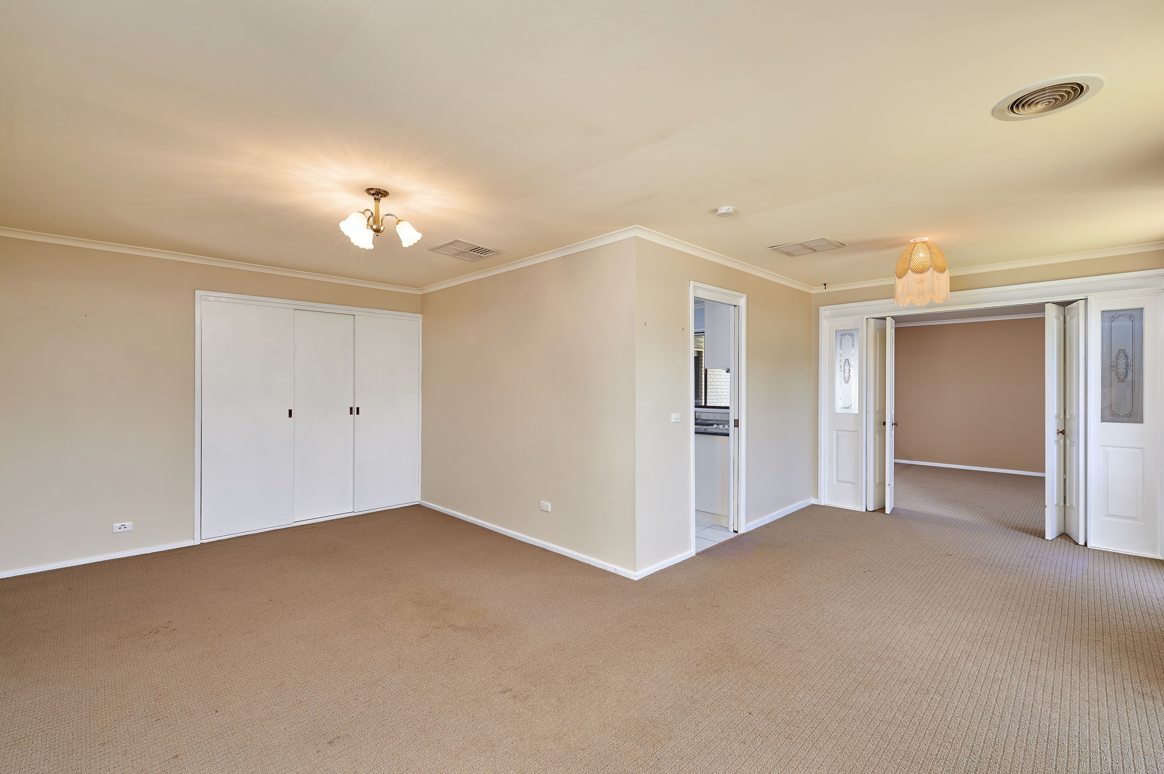 12 Eyre Street, Lake Albert, NSW 2650