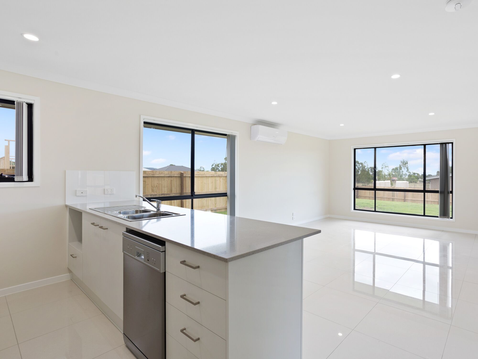 24 Myrtleford Crescent, CAMBOOYA, QLD 4358