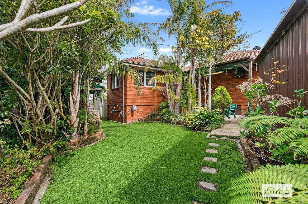 10 Kerry Crescent, Roselands, NSW 2196