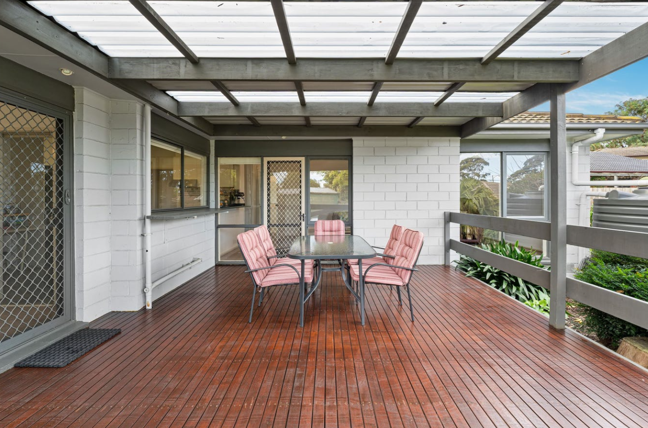 17 Streeton Circuit — photo 10 of 15