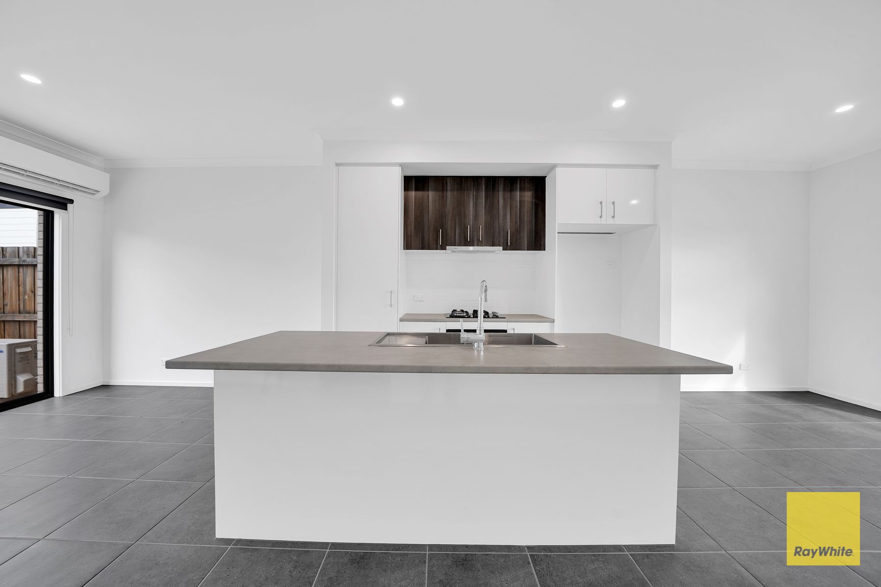 32 Dexter Street — photo 8 of 22