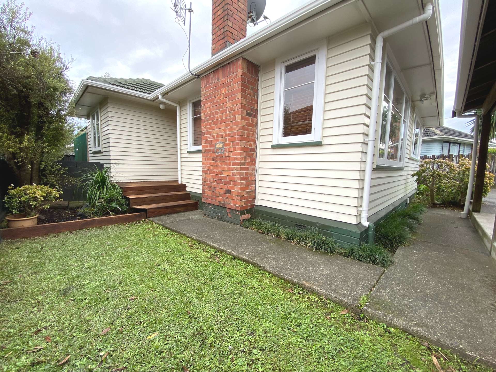 392 Te Atatu Road photo 1