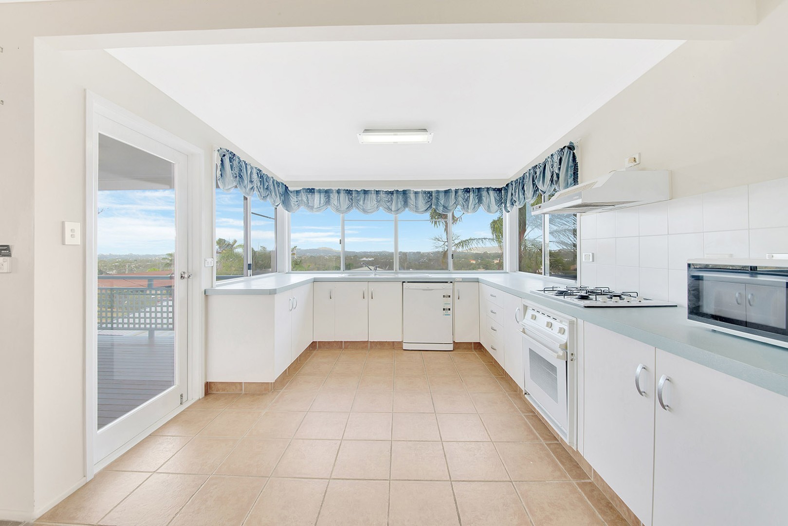 12 Columbia Avenue, Clinton, QLD 4680