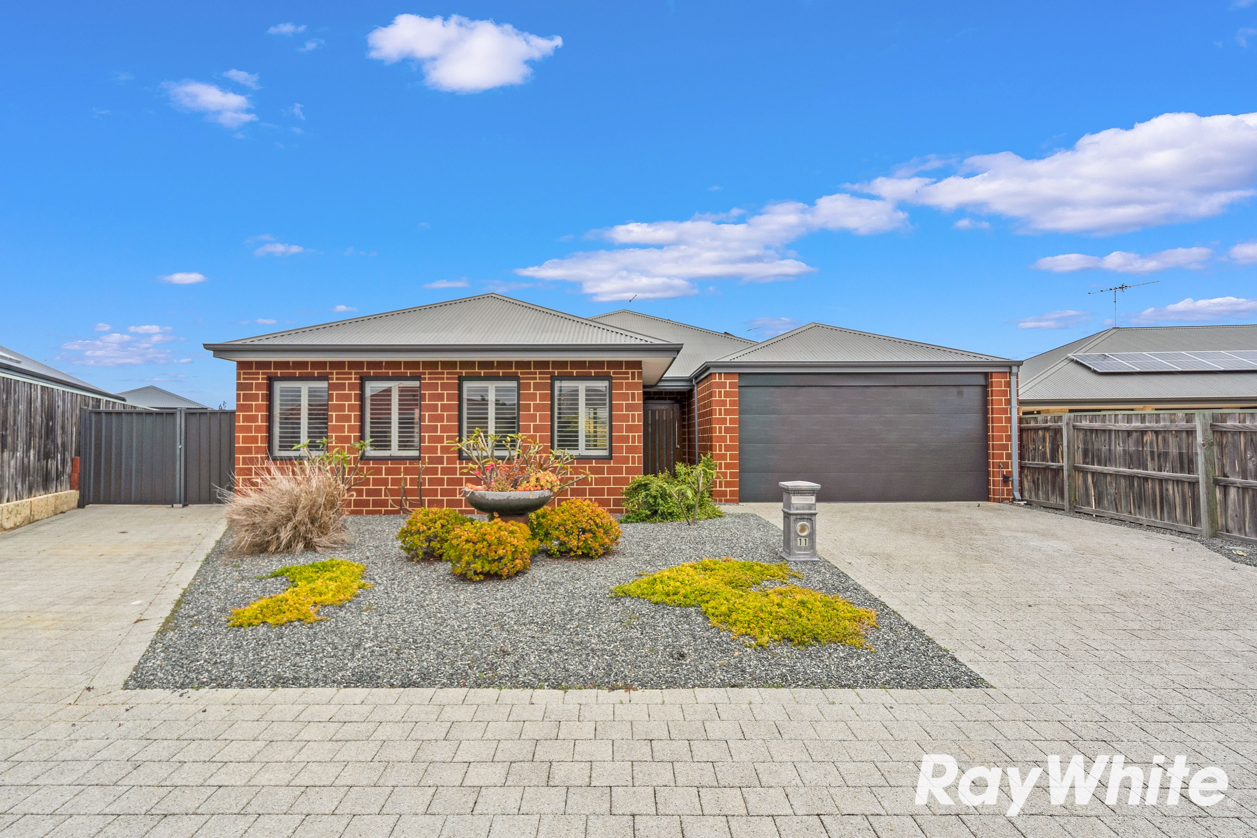 11 Binda Way, Halls Head, WA 6210