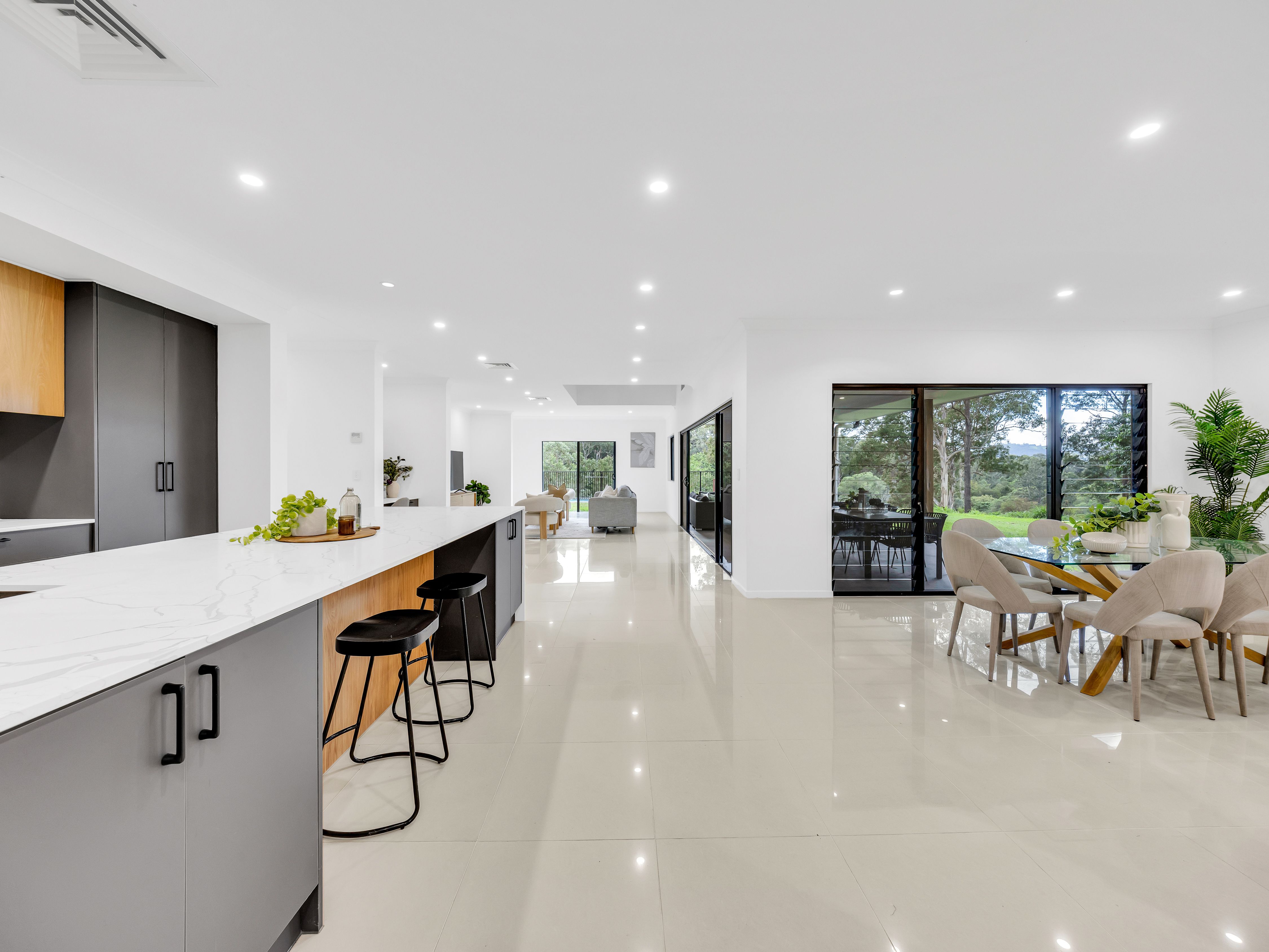 17 Vivian Place — photo 6 of 22