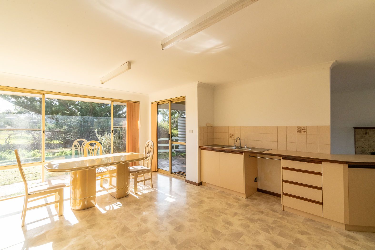 10 Stirling Street — photo 6 of 24