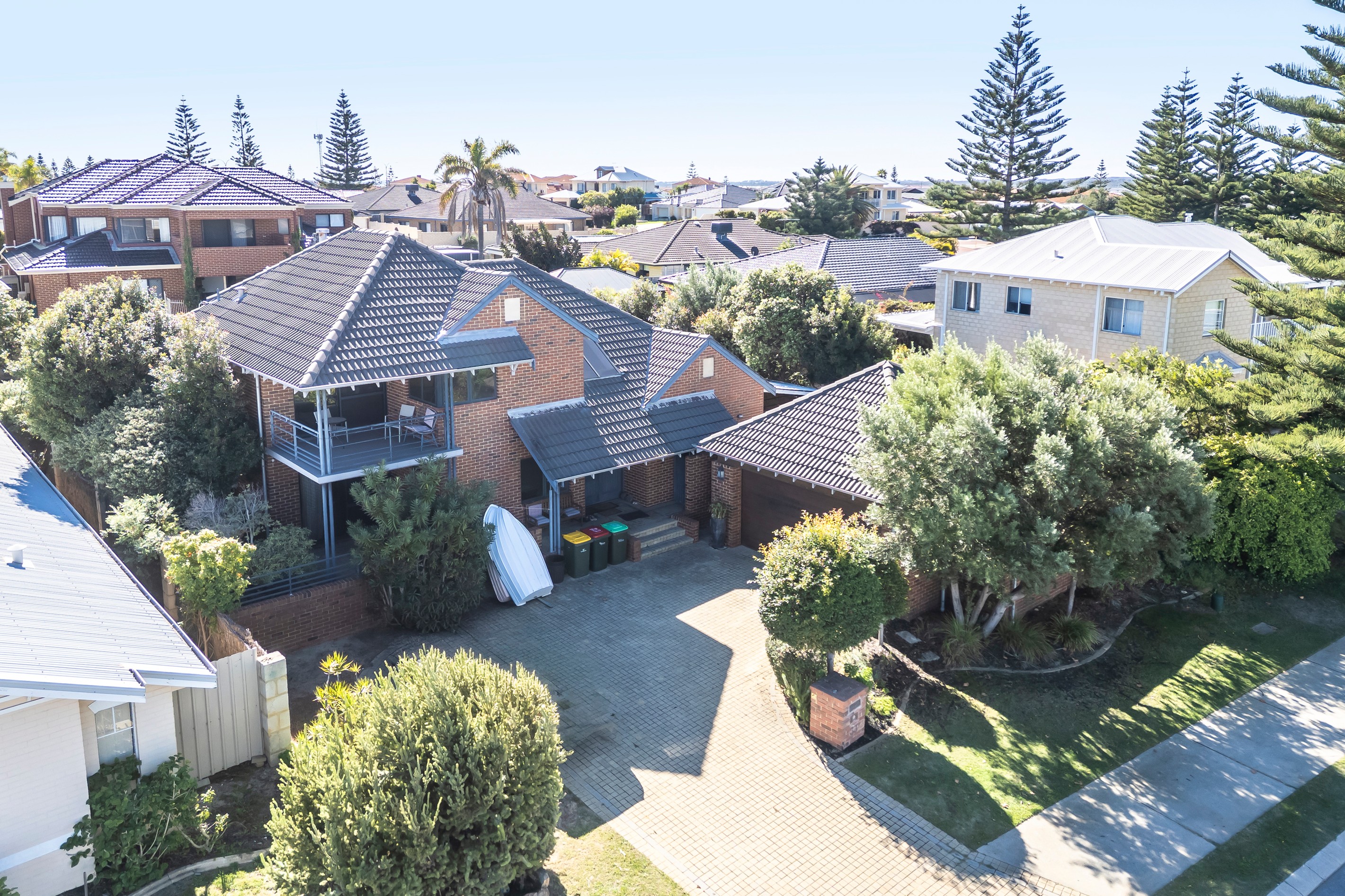 33 Rochester Drive, Mindarie, WA 6030